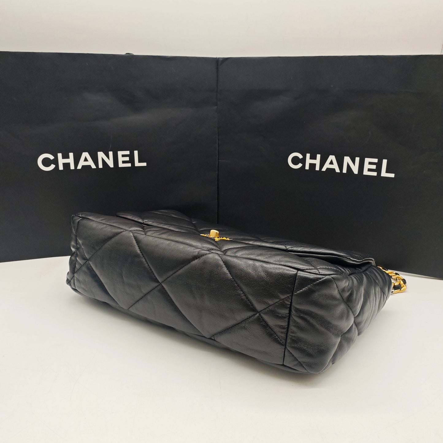 Chanel - 19 Bag Maxi - Lambskin leather - Black - (Large)