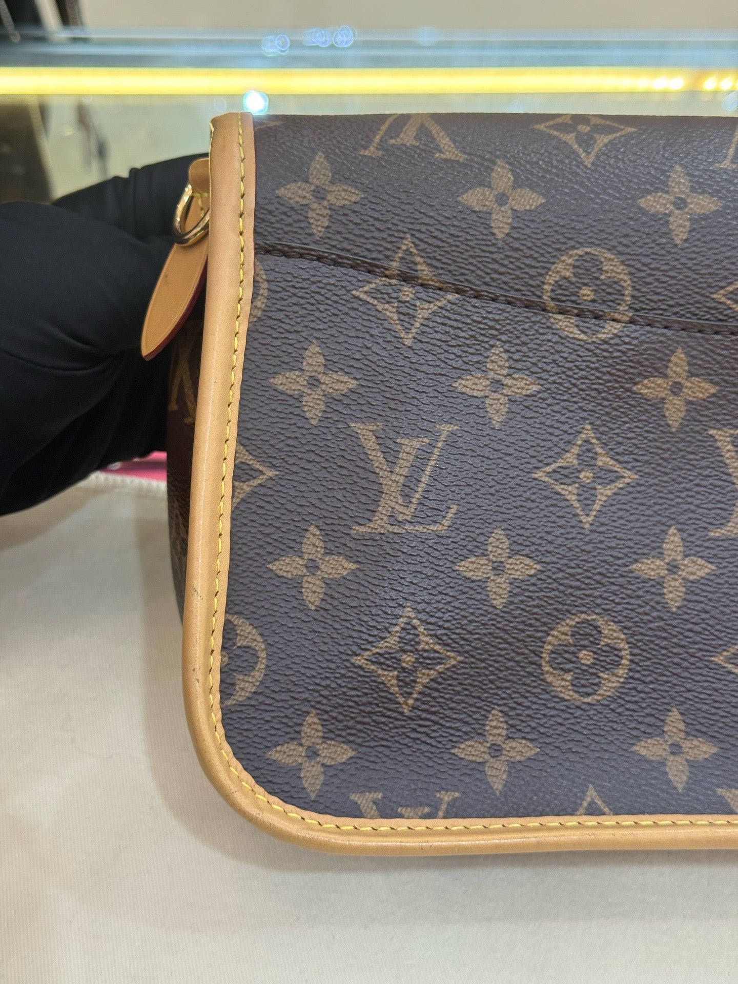 Louis Vuitton - Classic Monogram Flap Shoulder Bag - Monogram coated canvas with natural Vachetta leather trim and a textile shoulder strap - Brown - (small)