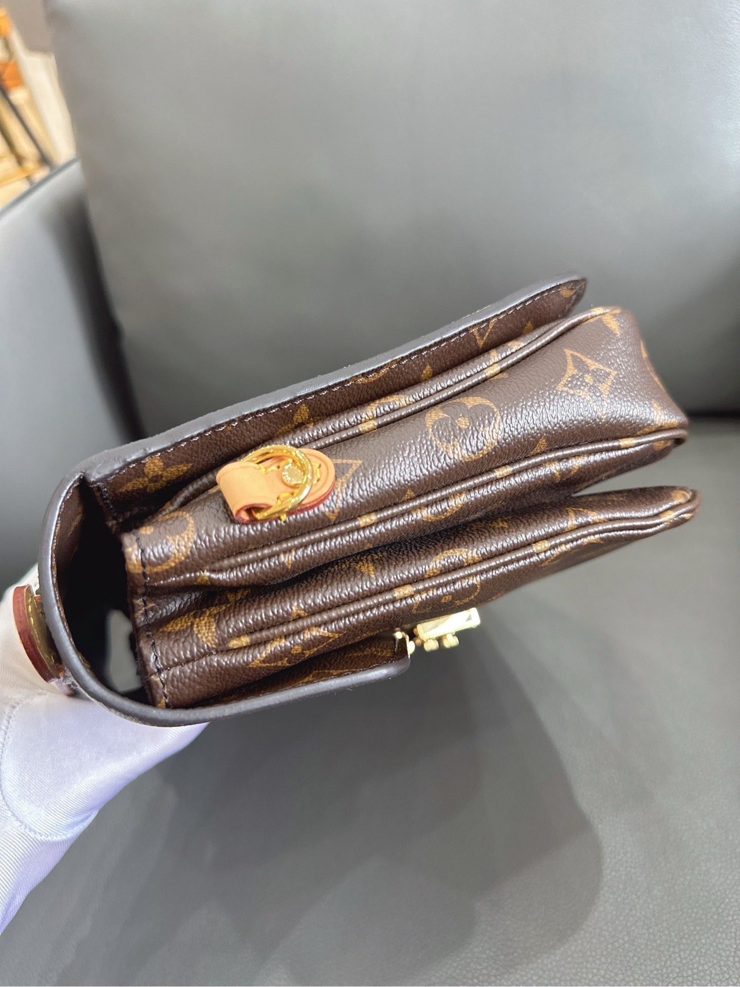 Louis Vuitton - Pochette Métis - Monogram coated canvas with natural cowhide leather trim - Brown - (medium)