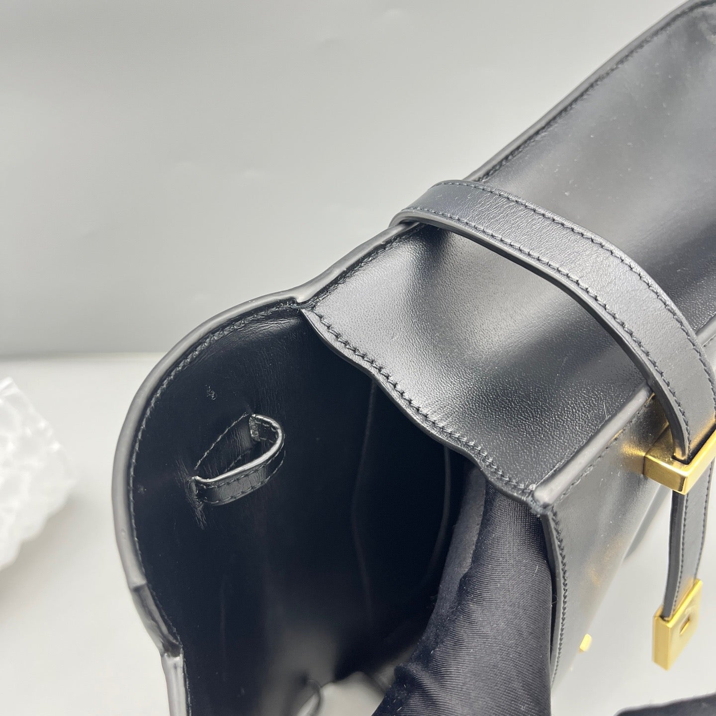 Saint Laurent - Manhattan Medium Bag - Smooth glossy leather - Black - (Medium)