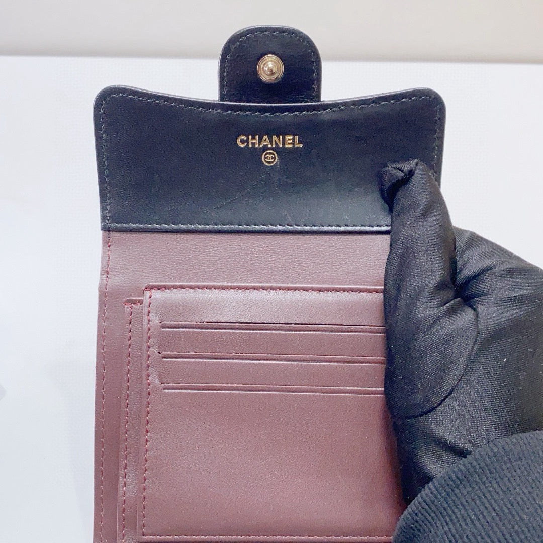 Chanel - Tri-fold Wallet - Lambskin leather - Black - (Small)