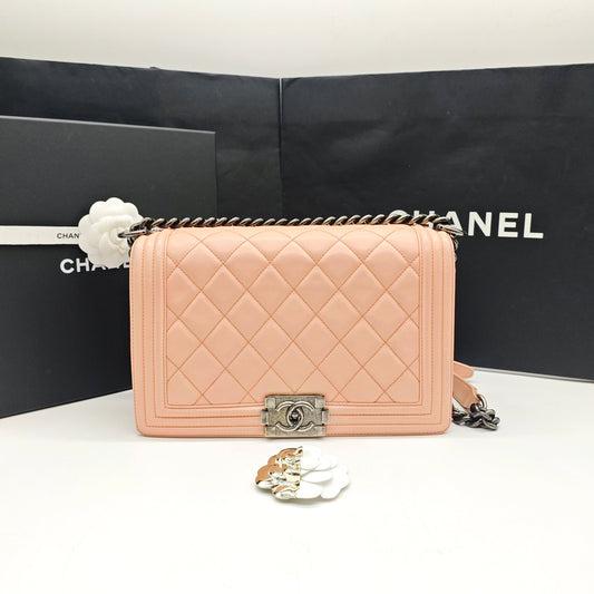 Chanel - Le Boy Medium - Calfskin leather - Light Pink - (Medium)