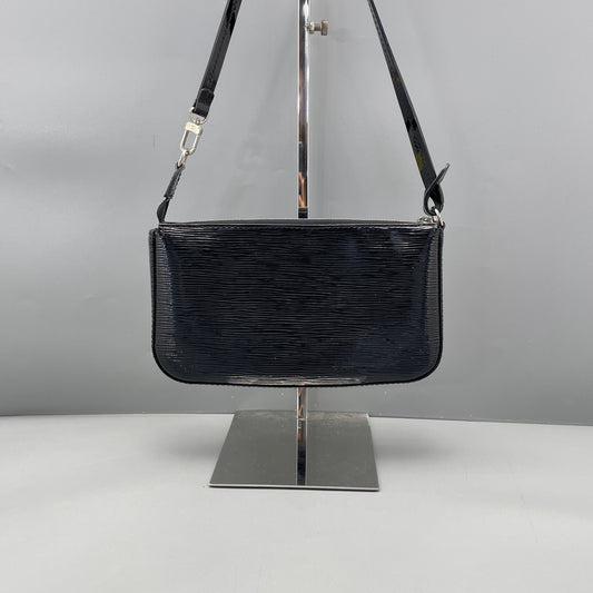 Louis Vuitton - Pochette Accessoires - Patent leather - Black - (mini)