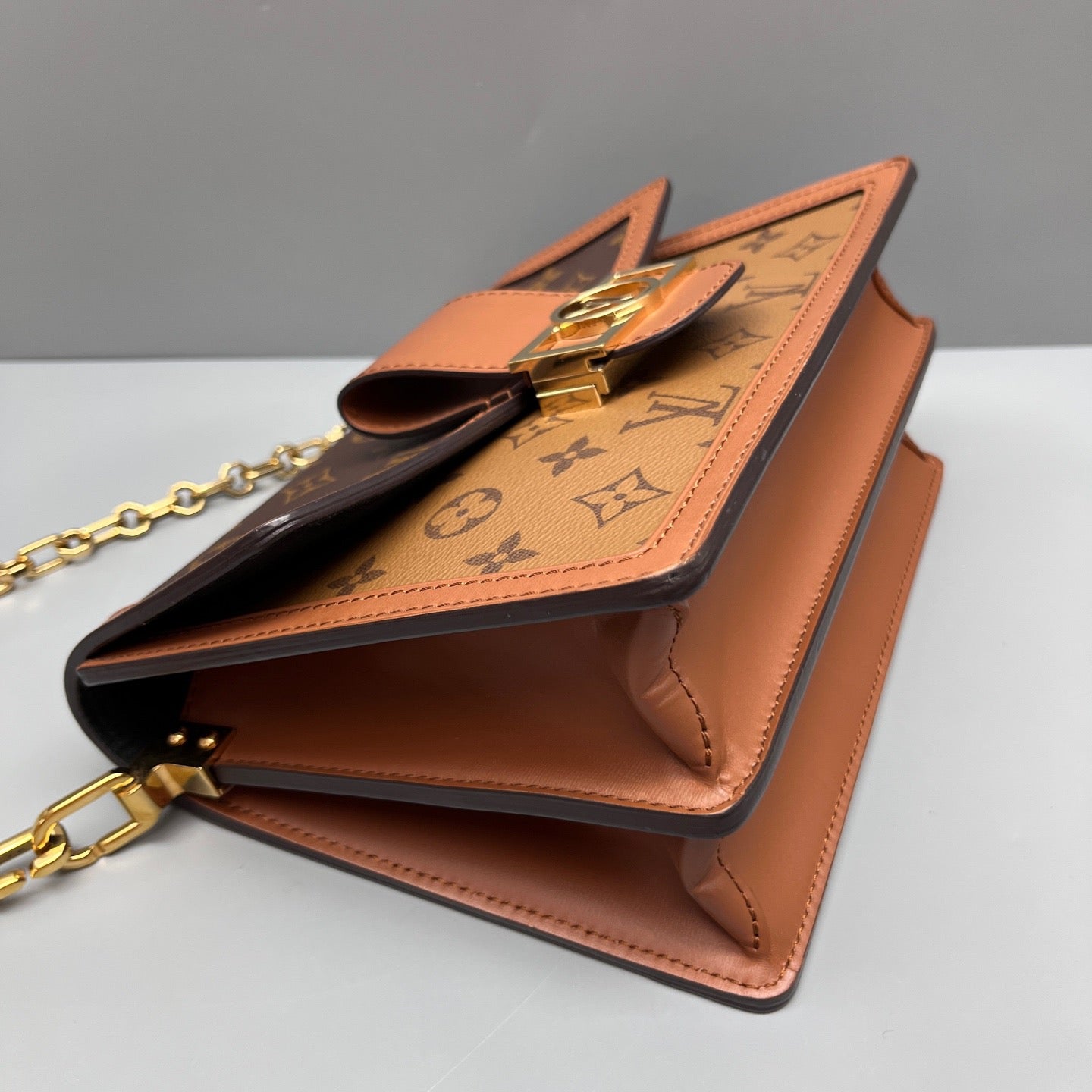 Louis Vuitton - Dauphine Messenger Bag - Monogram coated canvas with leather trim - Brown - (medium)