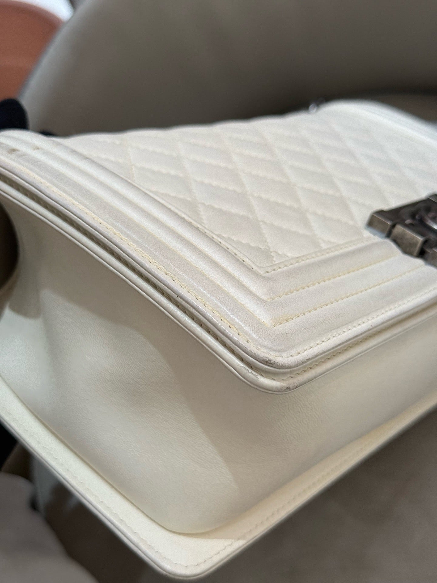 Chanel - Boy Bag - Calfskin leather - White - (medium)