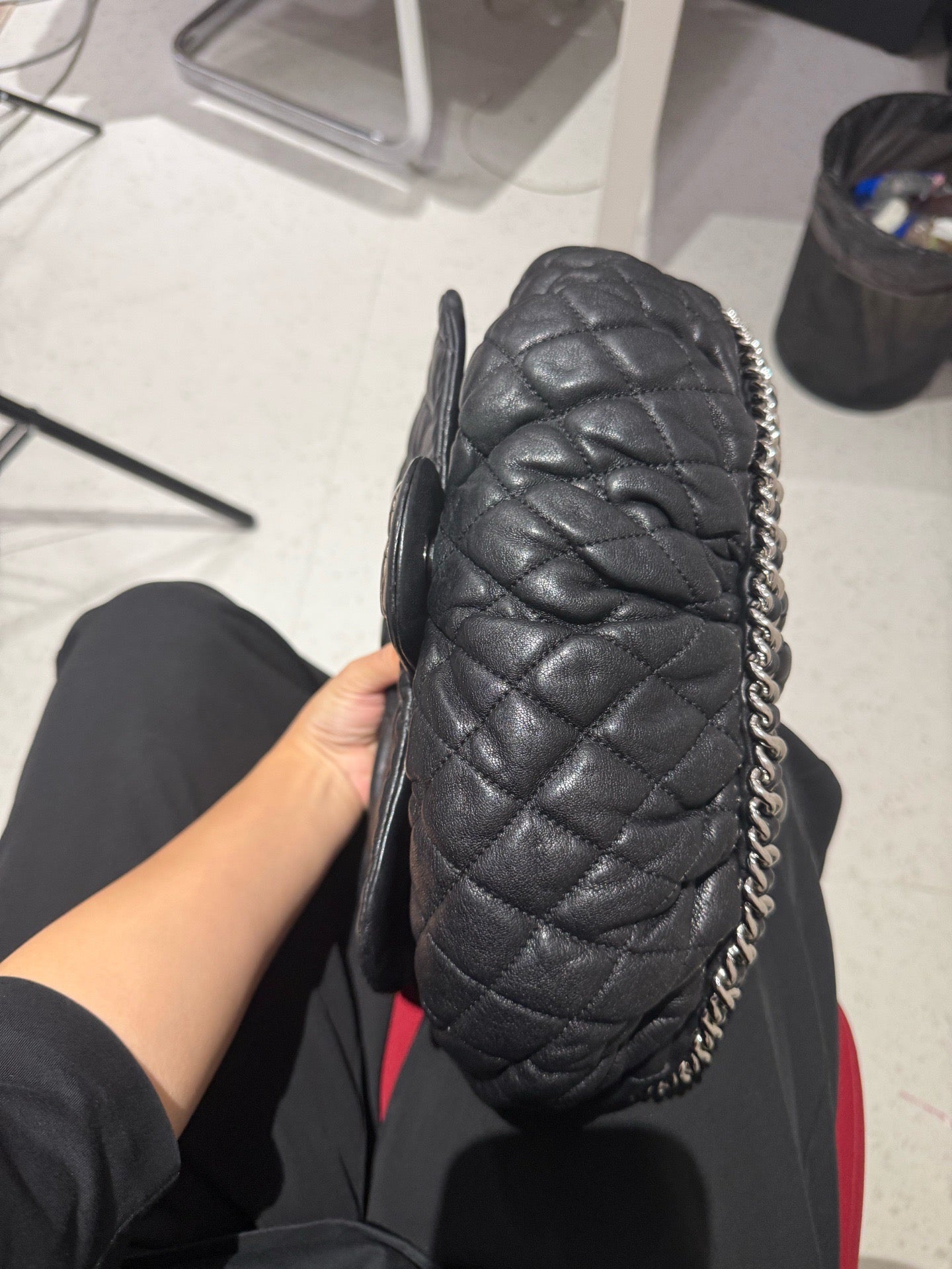 Chanel - Quilted Cloud Flap Bag - Lambskin leather - Black - (Medium)