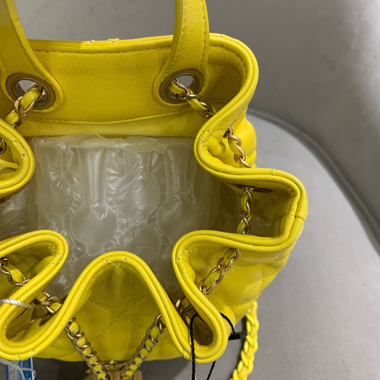 Chanel - 22S Series Mini Drawstring Bucket Backpack - Lambskin leather - Yellow - (mini)