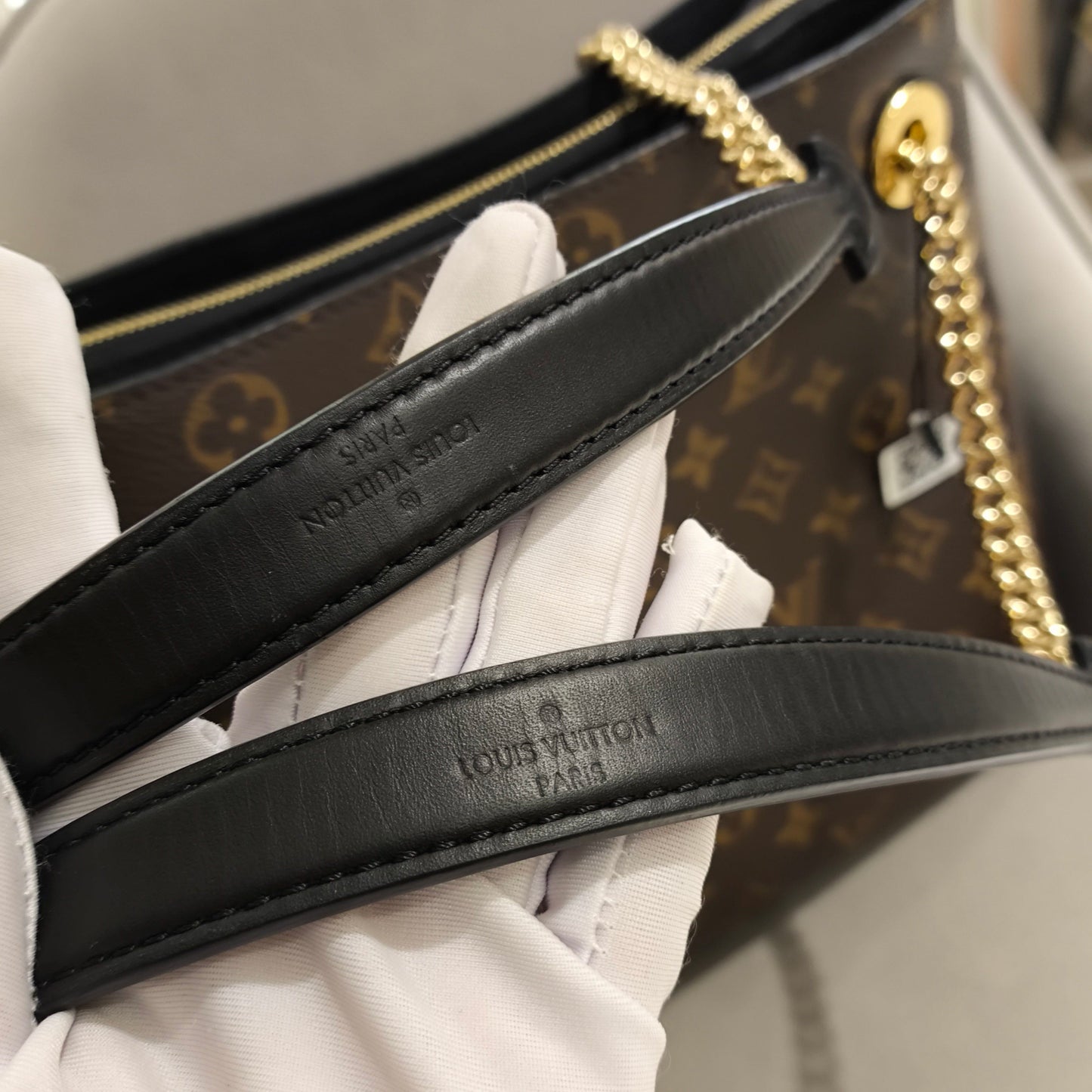 Louis Vuitton - Surene Medium - Monogram coated canvas with grained leather trim - Brown and Black with Gold-tone hardware - (Medium)