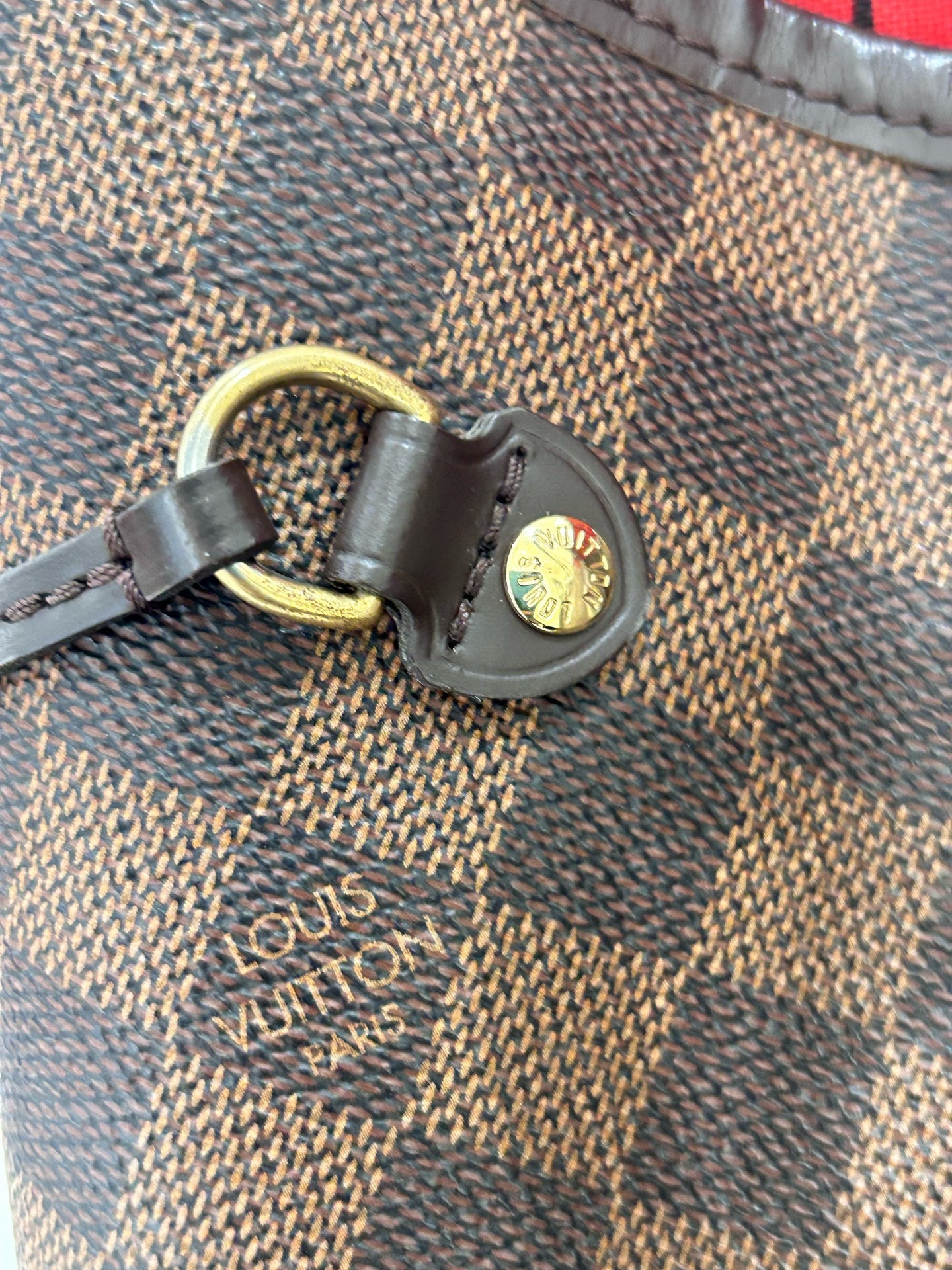 Louis Vuitton - Neverfull MM - Damier Ebene coated canvas with leather trim - Brown with red interior - (Medium)
