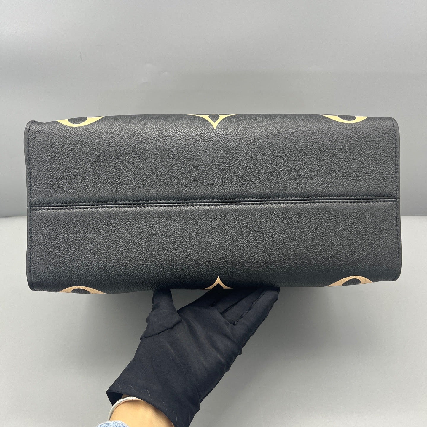Louis Vuitton - Onthego MM - Giant Monogram Empreinte Leather - Black with Beige Monogram - (Medium)