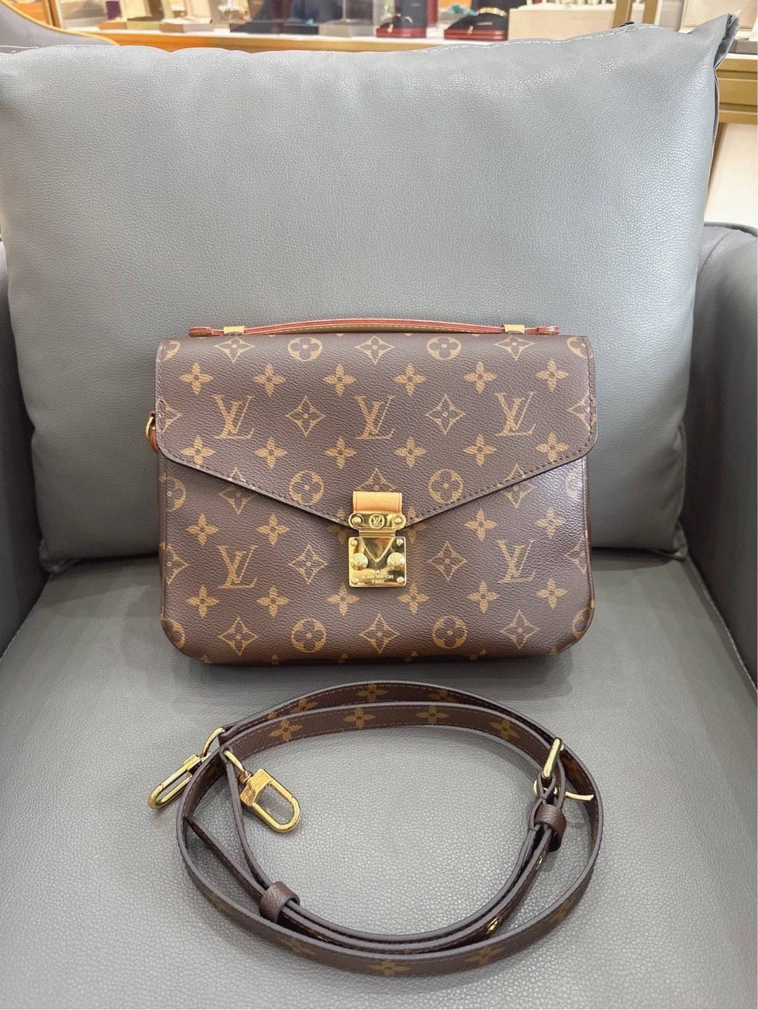 Louis Vuitton - Pochette Métis - Monogram coated canvas with natural cowhide leather trim - Brown - (medium)