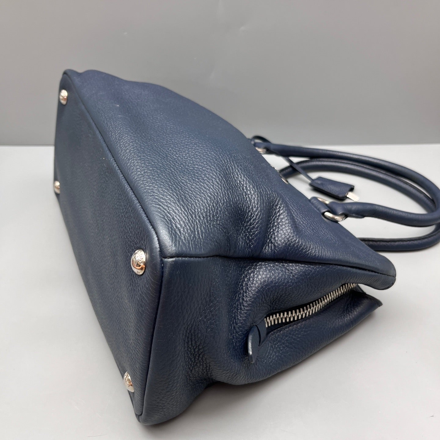 Prada - Commuter Tote Bag - Pebbled leather - Navy - (medium)