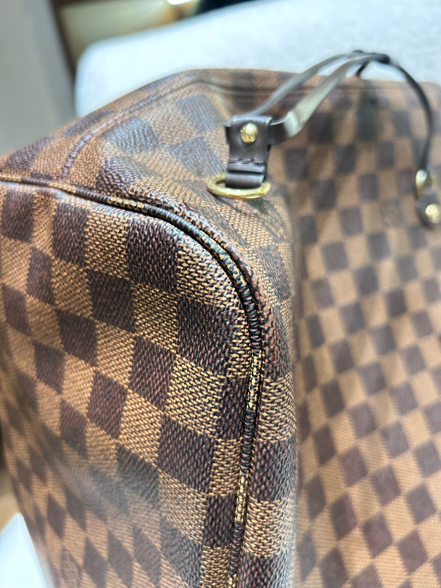 Louis Vuitton - Neverfull MM - Damier Ebene coated canvas with leather trim - Brown with red interior - (Medium)