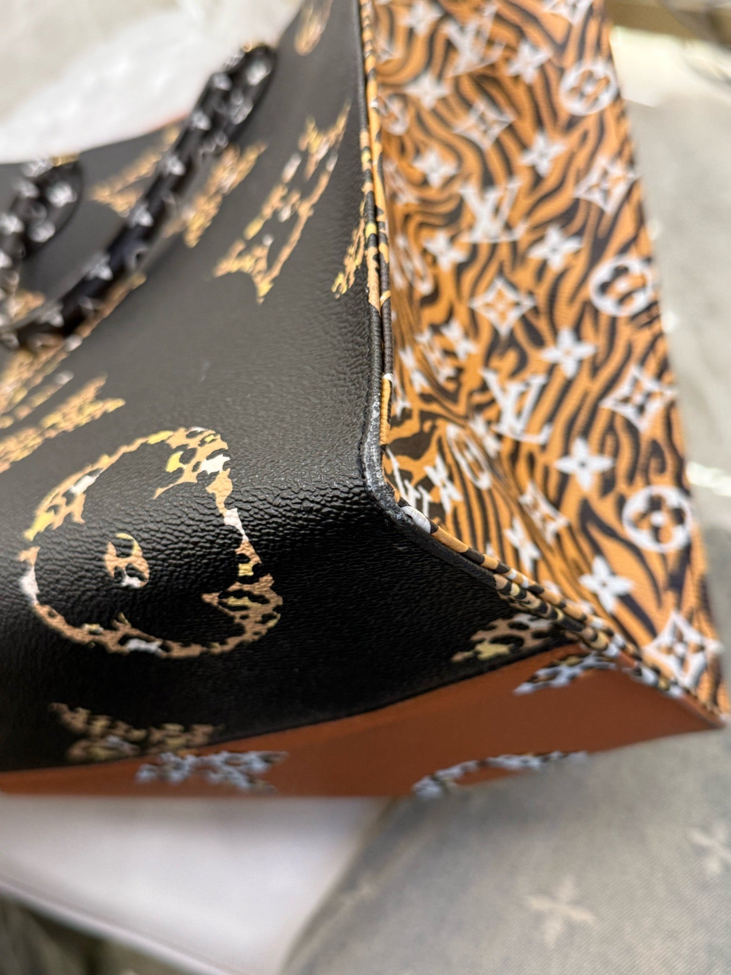 Louis Vuitton - OnTheGo Large Tote Jungle Collection - Coated Canvas with Leather trim - Multicolour (Brown, Black, Caramel) - (large)