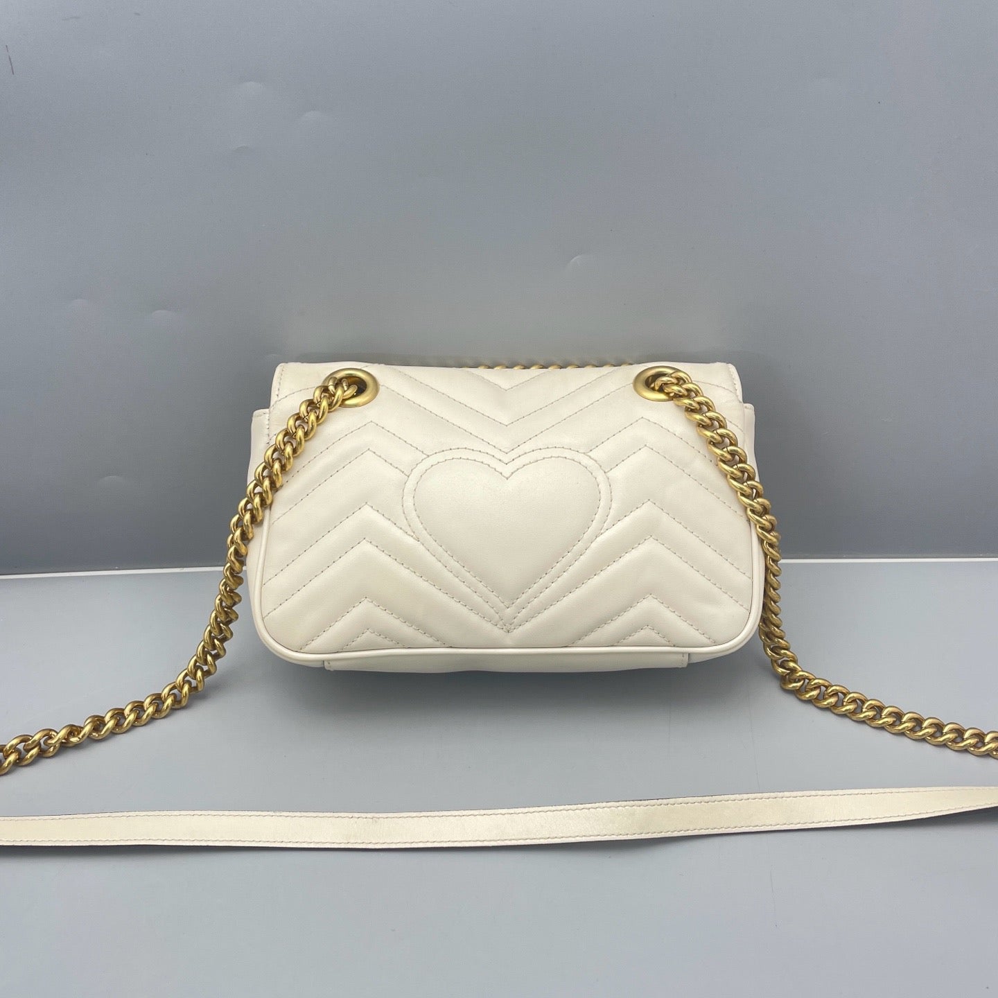 Gucci - GG Marmont Matelassé Small Shoulder Bag - Calfskin leather - White - (Small)