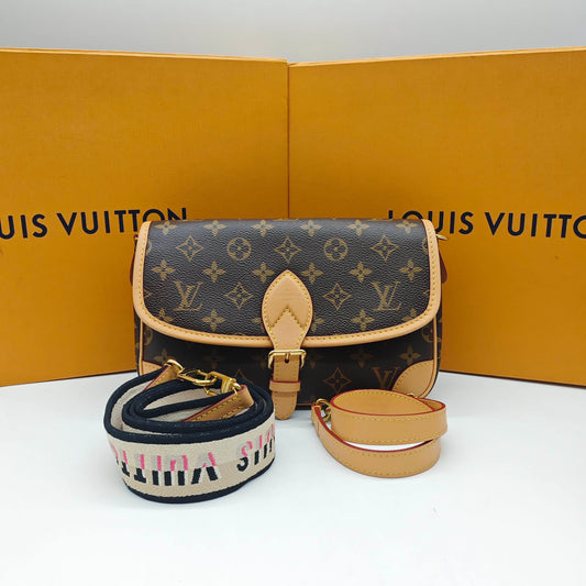 Louis Vuitton - Diane - Monogram coated canvas and Vachetta leather trim - Brown - (Small)