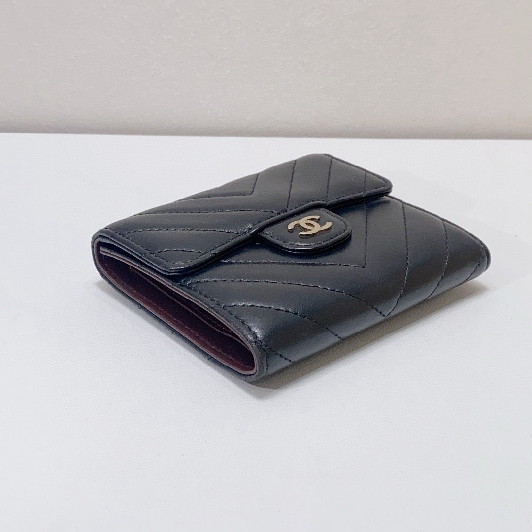 Chanel - Tri-fold Wallet - Lambskin leather - Black - (Small)
