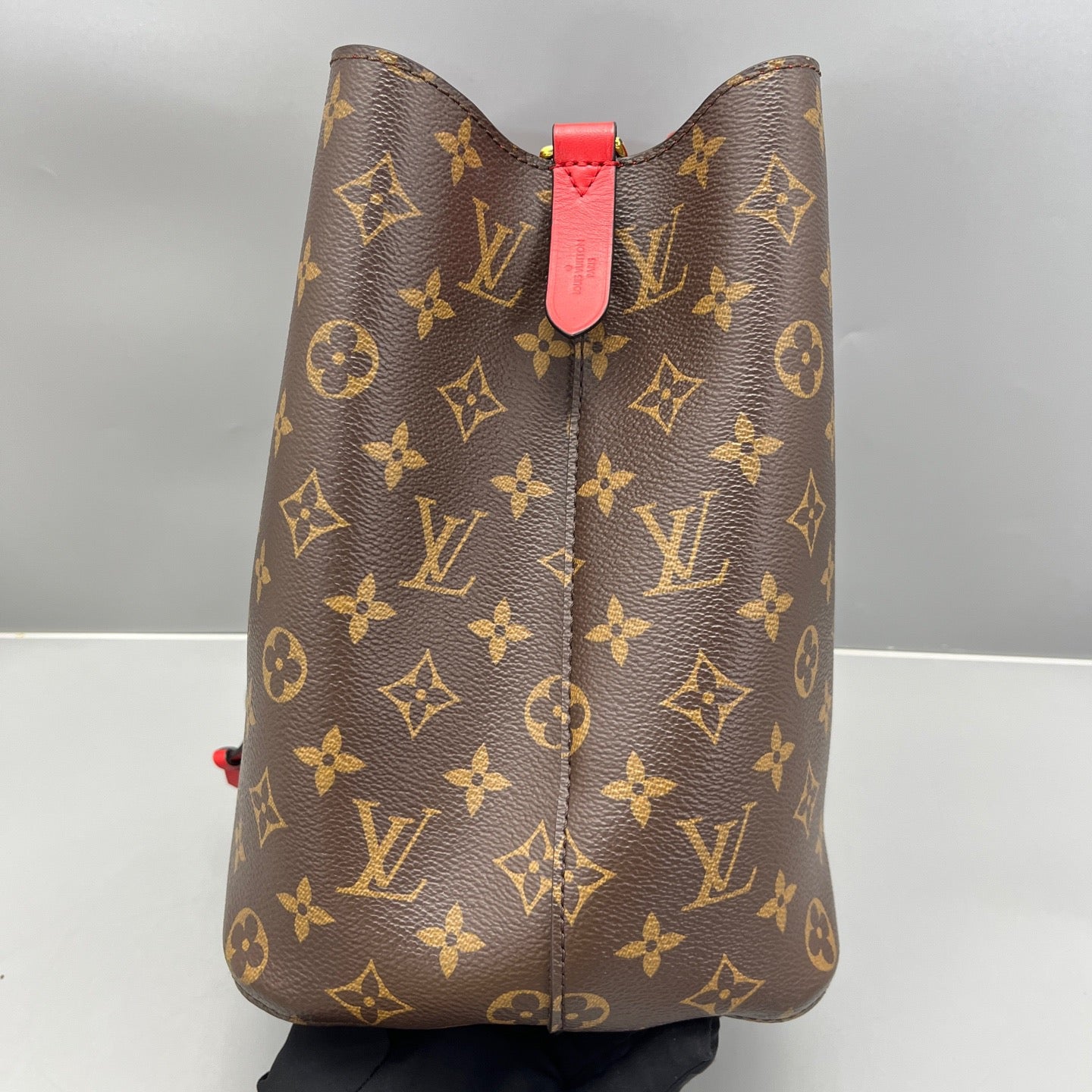 Louis Vuitton - NeoNoe - Monogram coated canvas with red leather trim - Brown - (medium)