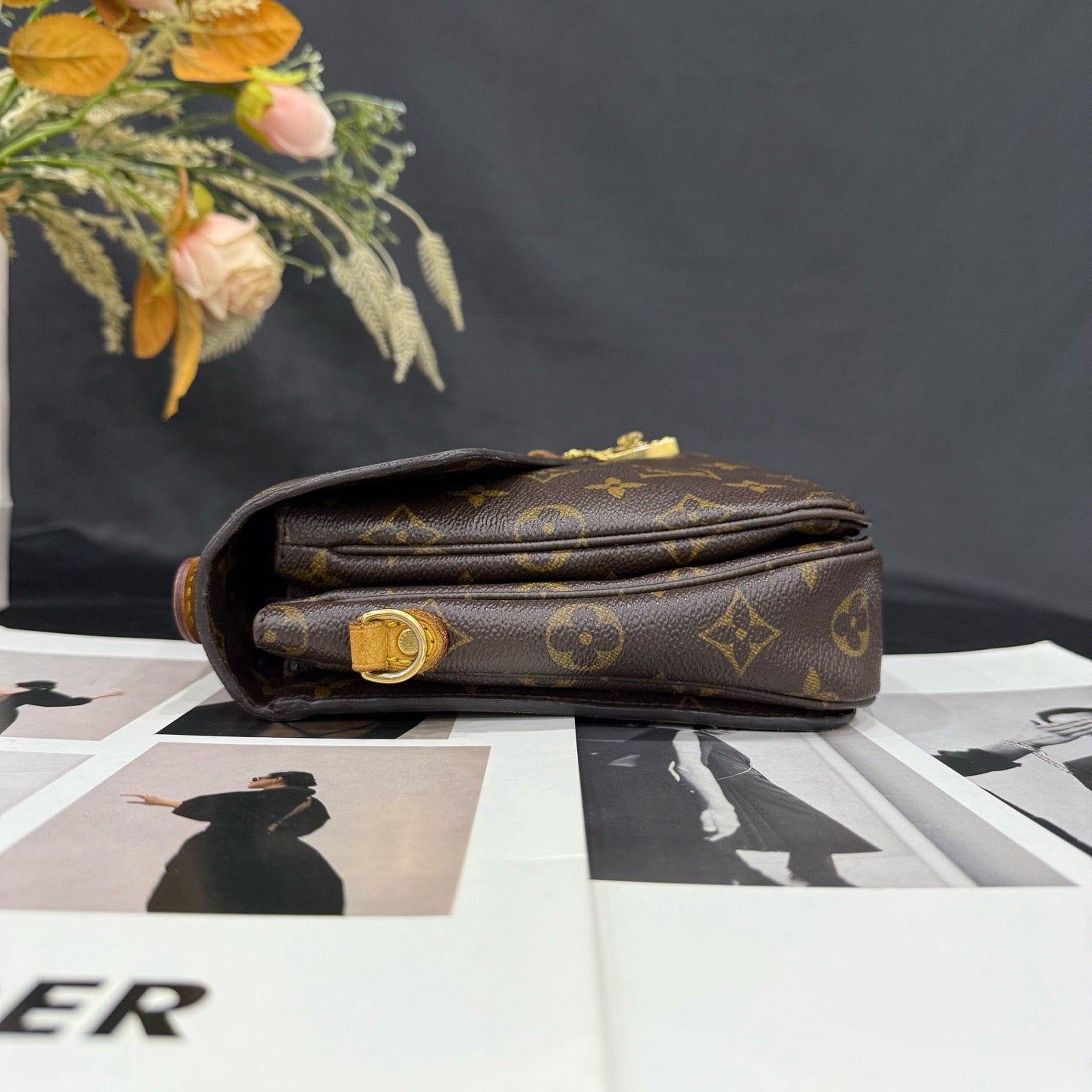 Louis Vuitton - Pochette Metis - Monogram coated canvas with natural cowhide leather trim - Brown - (medium)