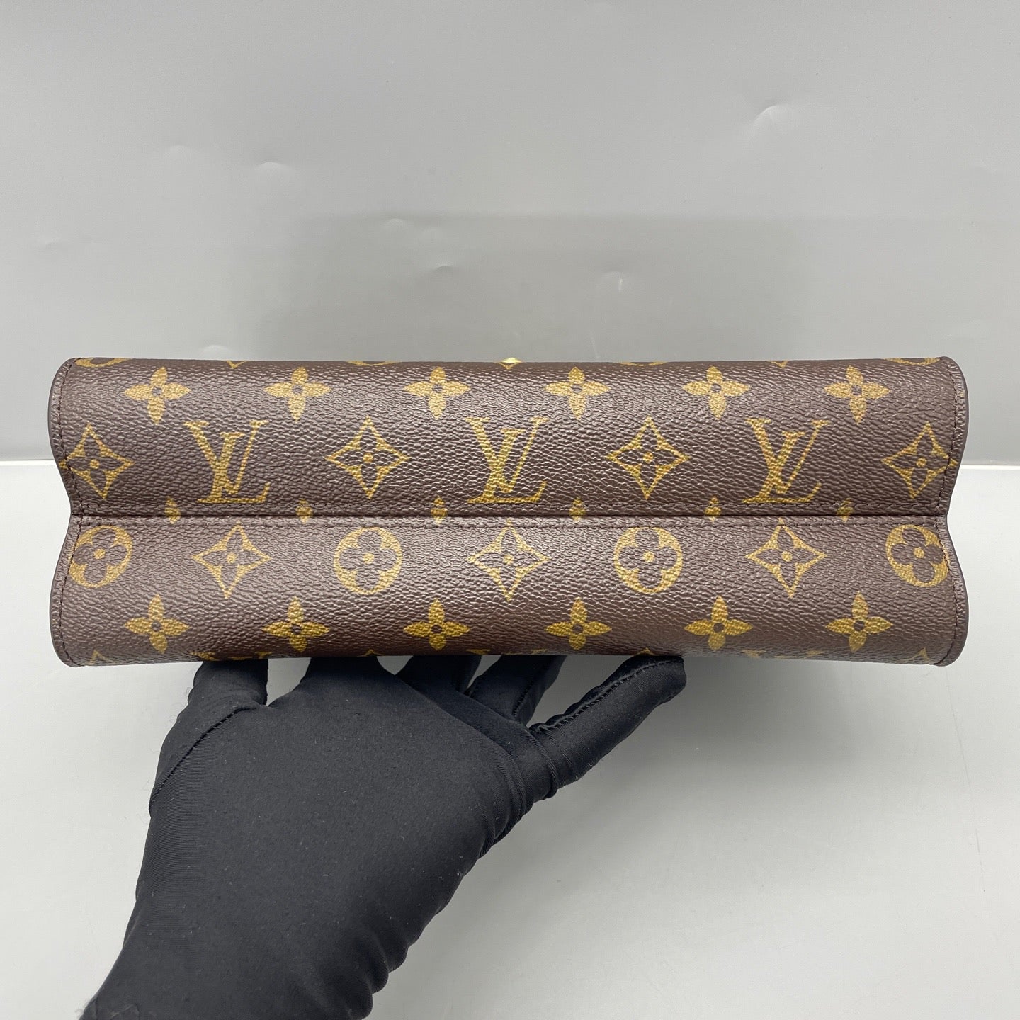 Louis Vuitton - Victoria Chain Bag - Monogram coated canvas with grained leather trim - Brown and Black with Gold-Tone Hardware - (Medium)