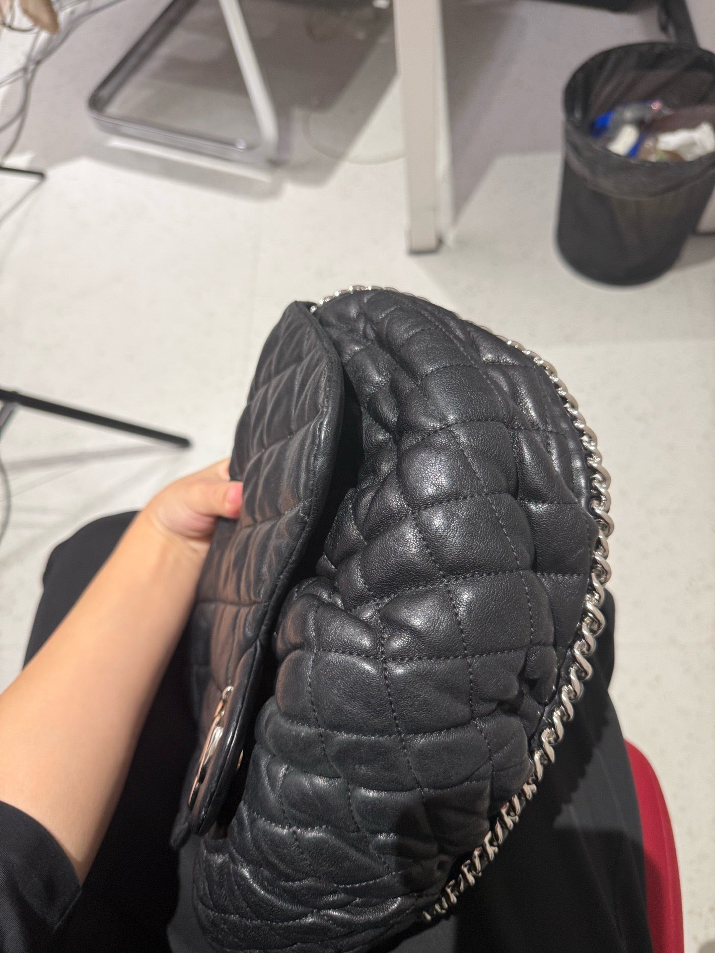 Chanel - Quilted Cloud Flap Bag - Lambskin leather - Black - (Medium)
