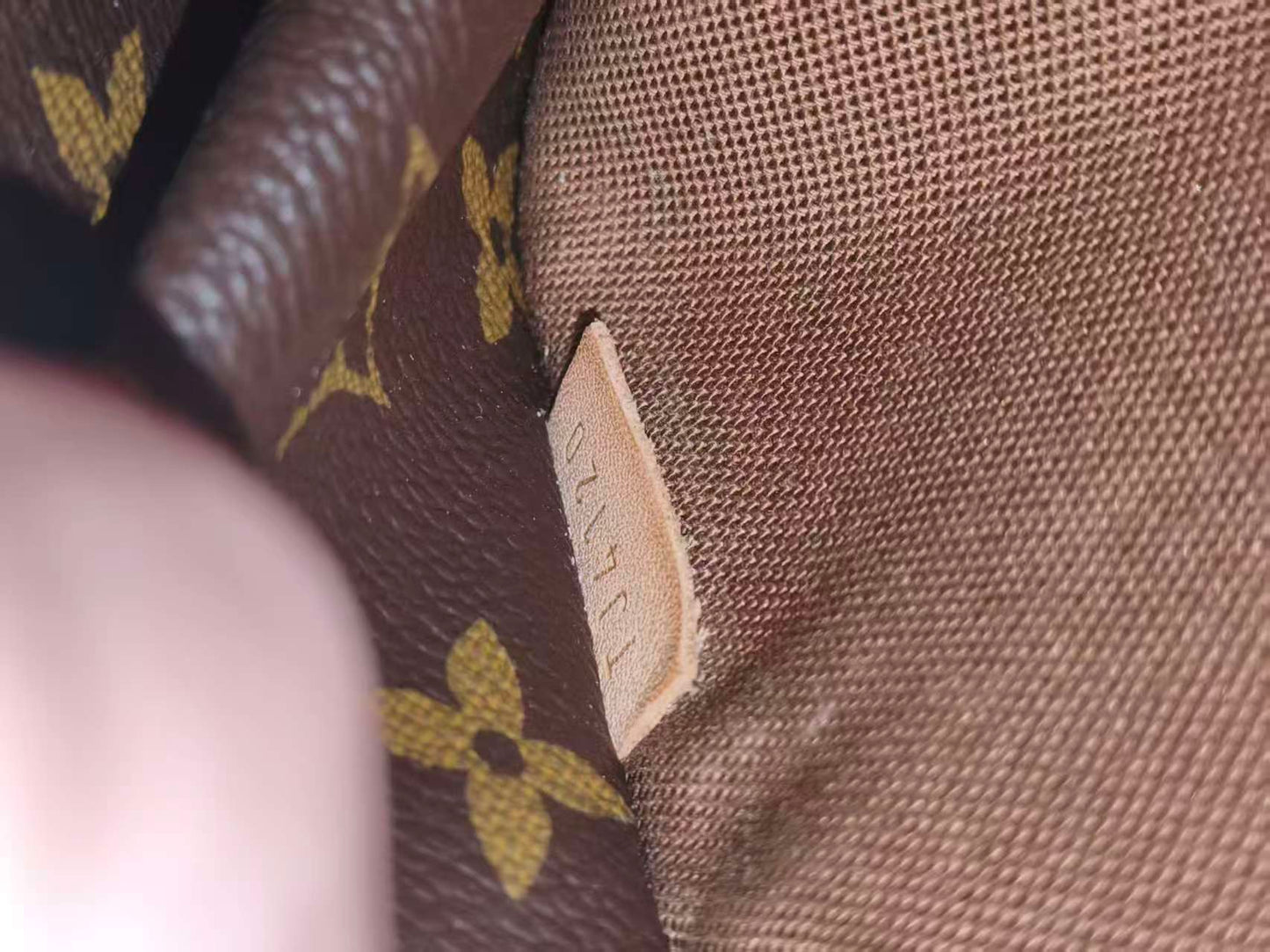 Louis Vuitton - Batignolles Vertical - Monogram coated canvas with Vachetta leather trim - Brown - (Medium)