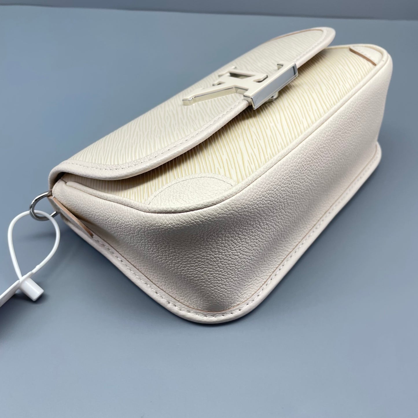 Louis Vuitton - Baguette Shoulder Bag - Epi leather - White - (Small)