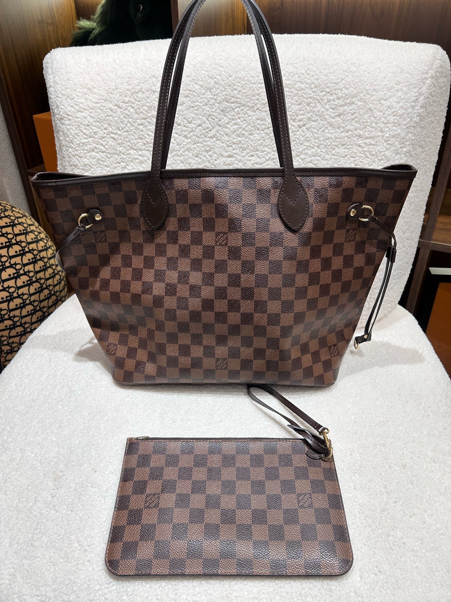 Louis Vuitton - Neverfull MM - Damier Ebene coated canvas with leather trim - Brown with red interior - (Medium)