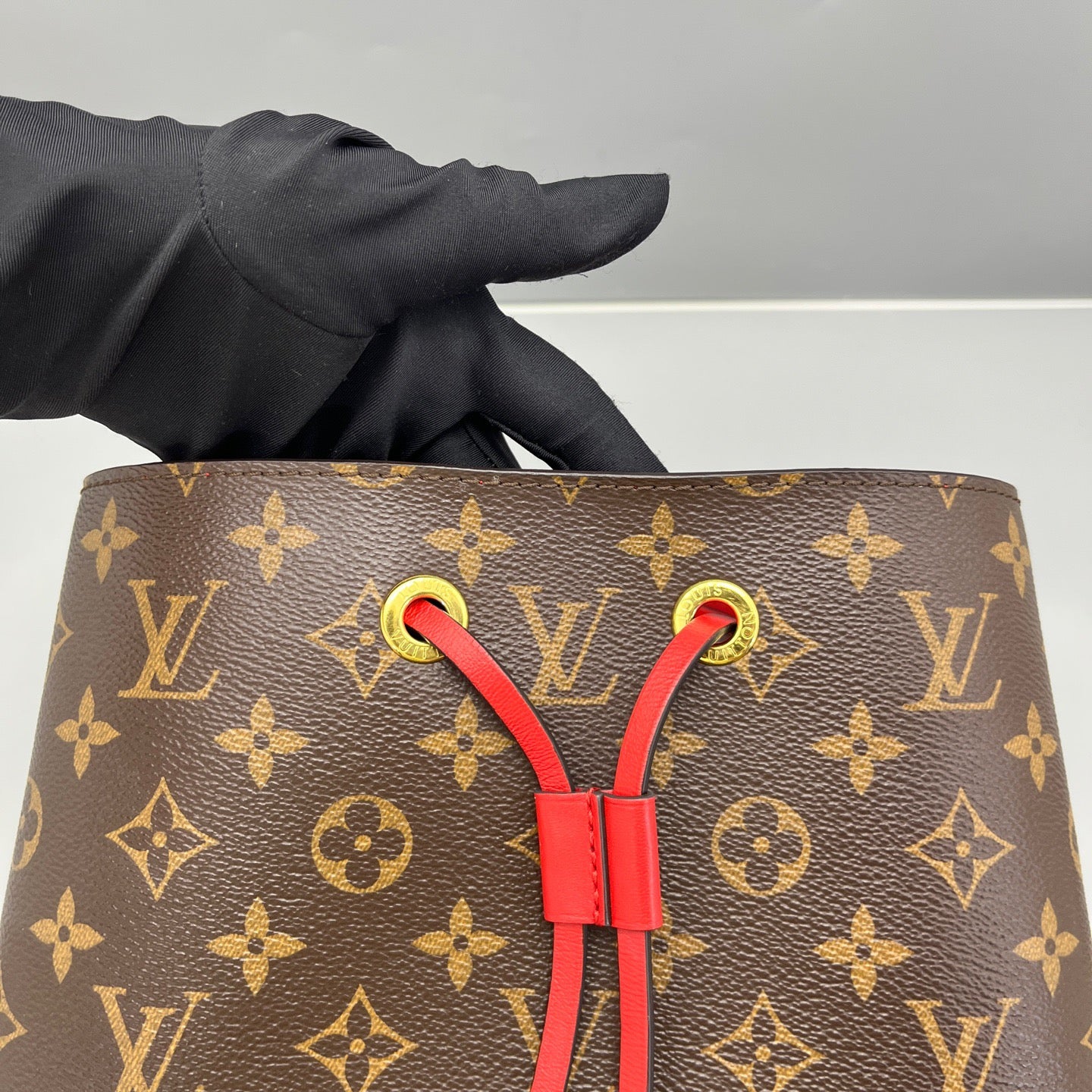 Louis Vuitton - NeoNoe - Monogram coated canvas with red leather trim - Brown - (medium)