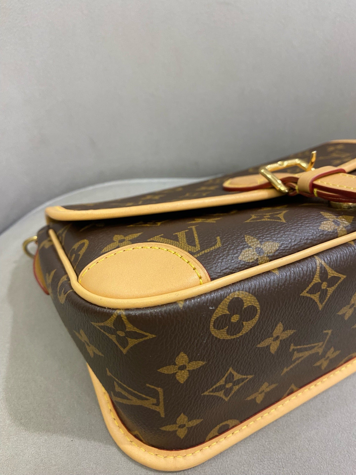 Louis Vuitton - Diane - Monogram coated canvas and Vachetta leather trim - Brown - (Small)
