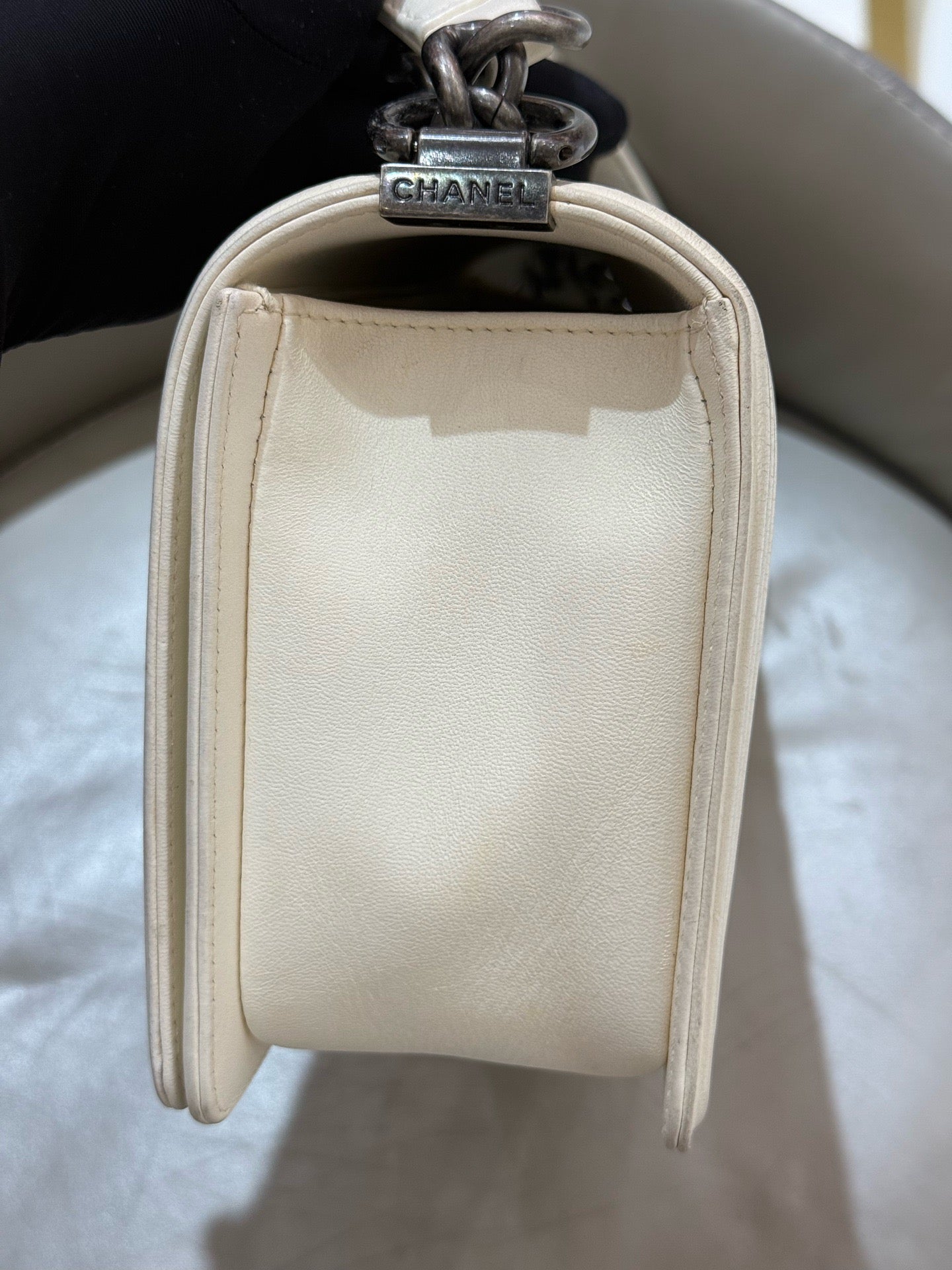 Chanel - Boy Bag - Calfskin leather - White - (medium)