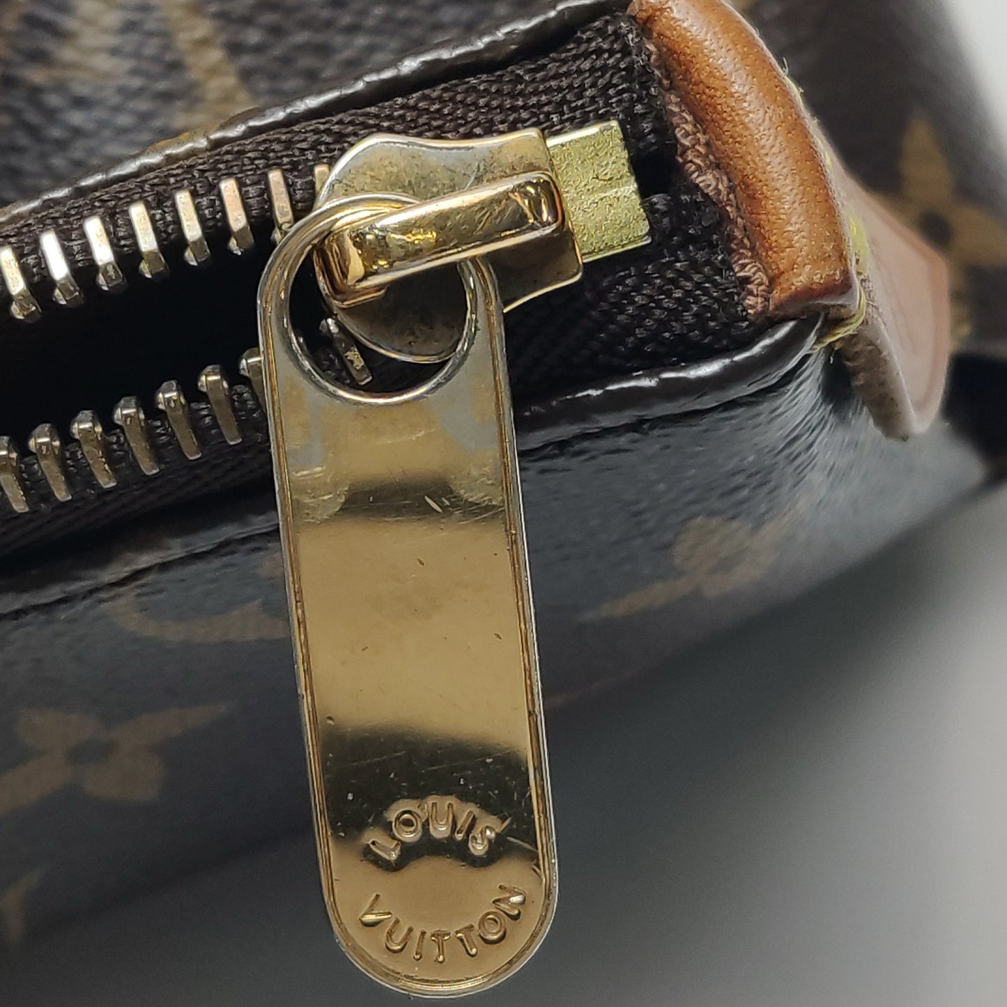 Louis Vuitton - Batignolles Vertical - Monogram coated canvas with Vachetta leather trim - Brown - (Medium)