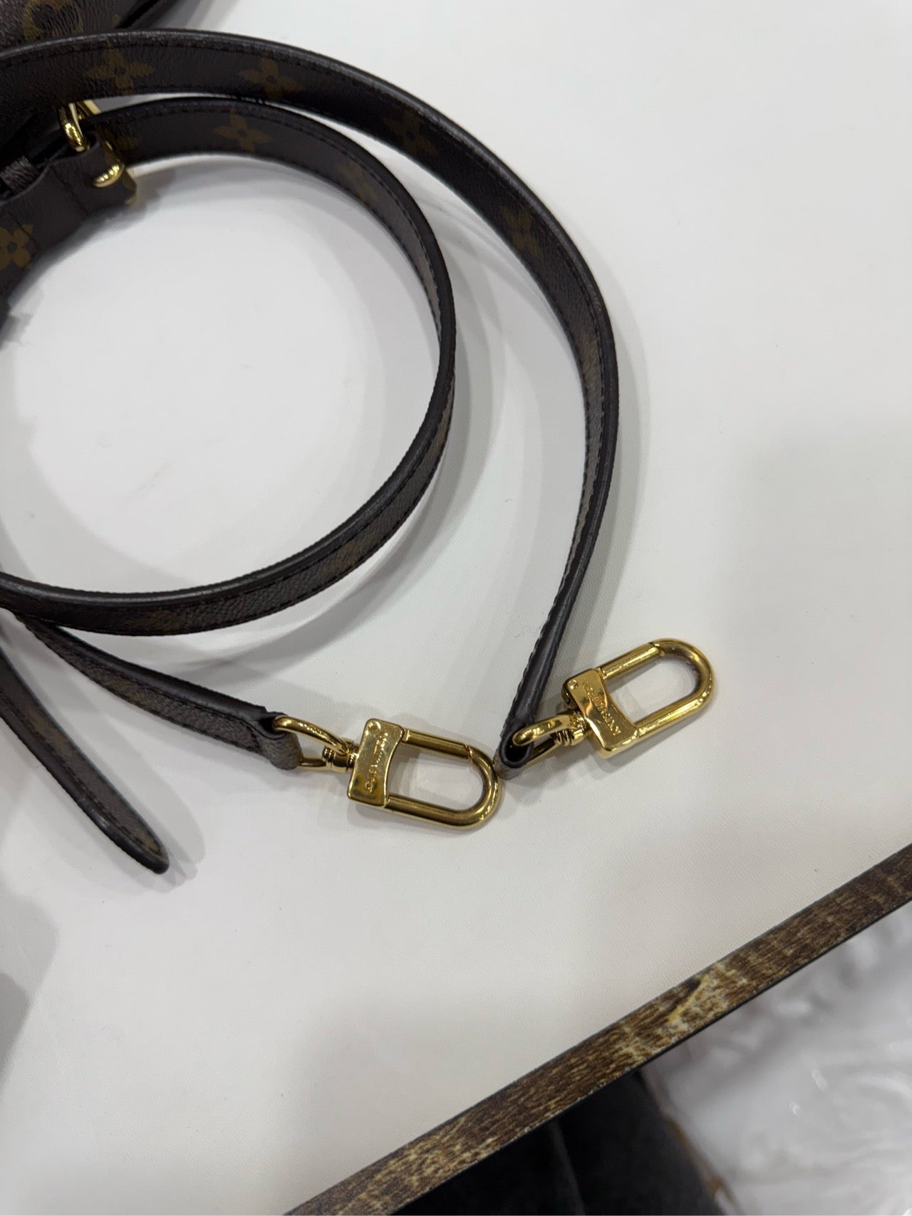 Louis Vuitton - Pochette Metis - Monogram coated canvas with natural cowhide leather trim - Brown - (medium)