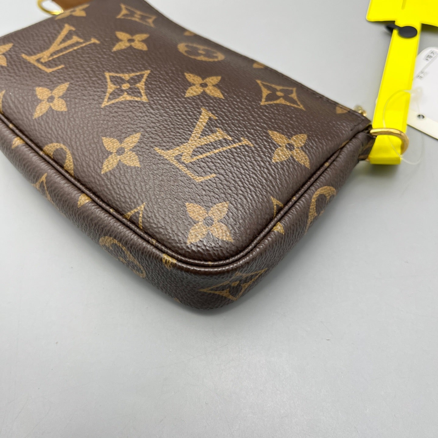Louis Vuitton - Mini Pochette Accessoires - Monogram coated canvas with natural cowhide leather trim - Brown - (mini)