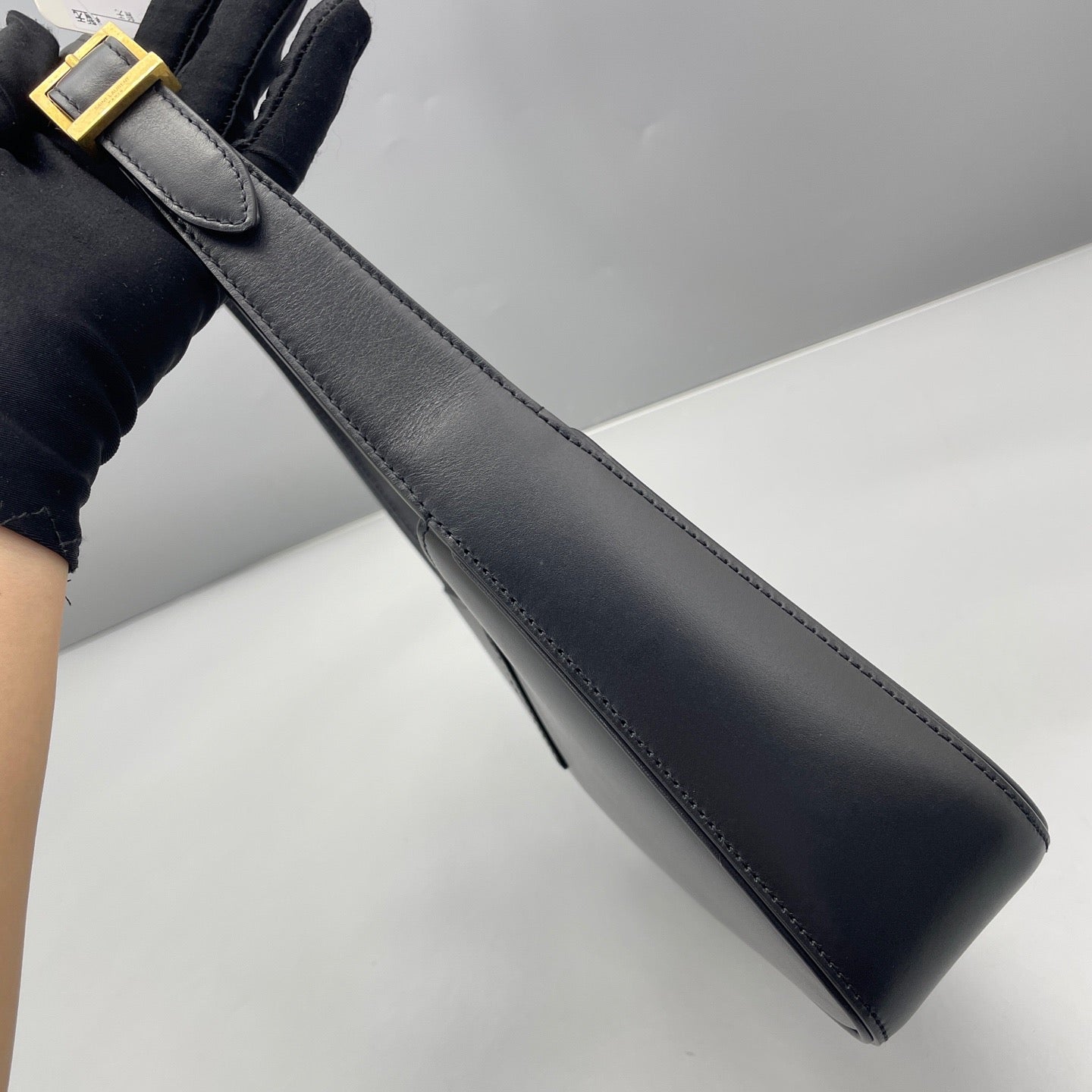 Saint Laurent - Hobo Shoulder Bag - Leather - Black - (Medium)