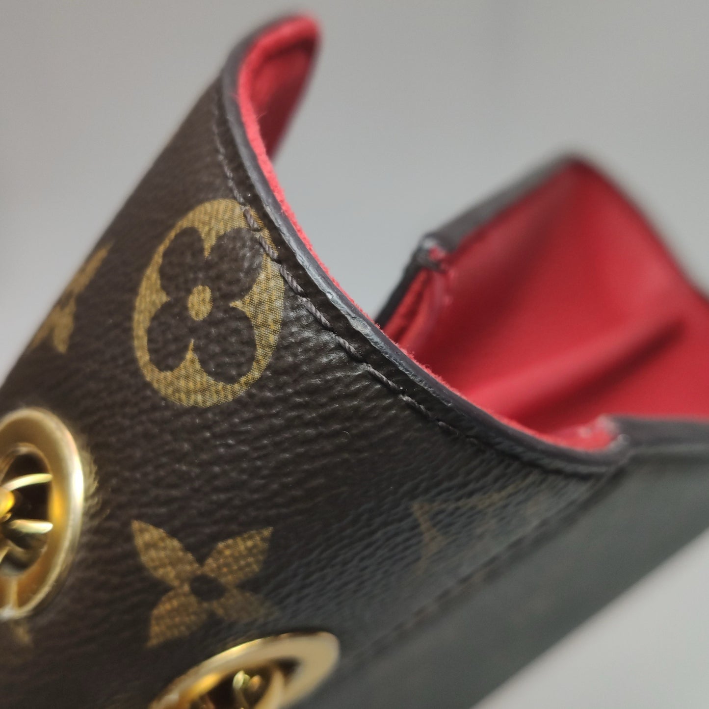 Louis Vuitton - S Lock Chain Bag - Monogram coated canvas and grained leather - Brown and Red - (Small)
