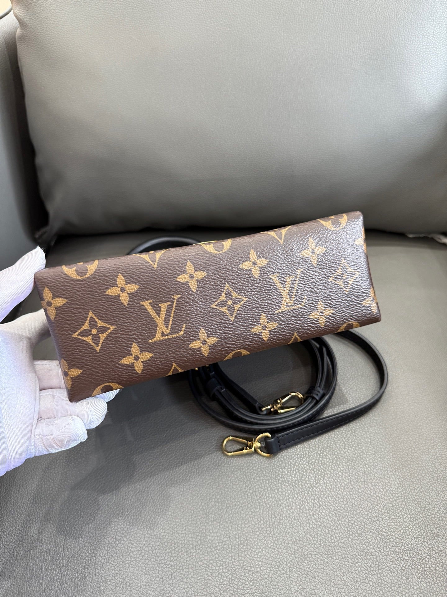 Louis Vuitton - Locky BB - Monogram coated canvas with black leather trim - Brown - (Mini)