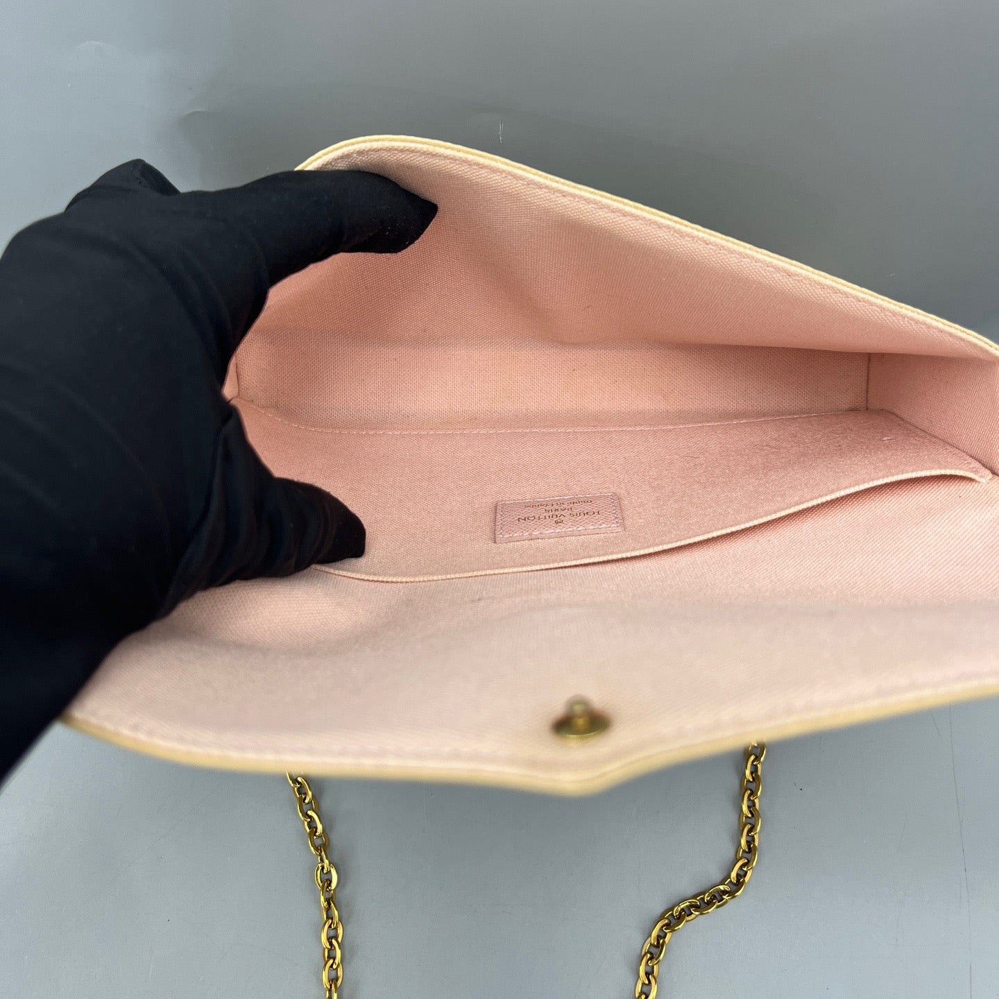 Louis Vuitton - Pochette Félicie - Damier Azur coated canvas with pink leather lining and trim - White - (Small)
