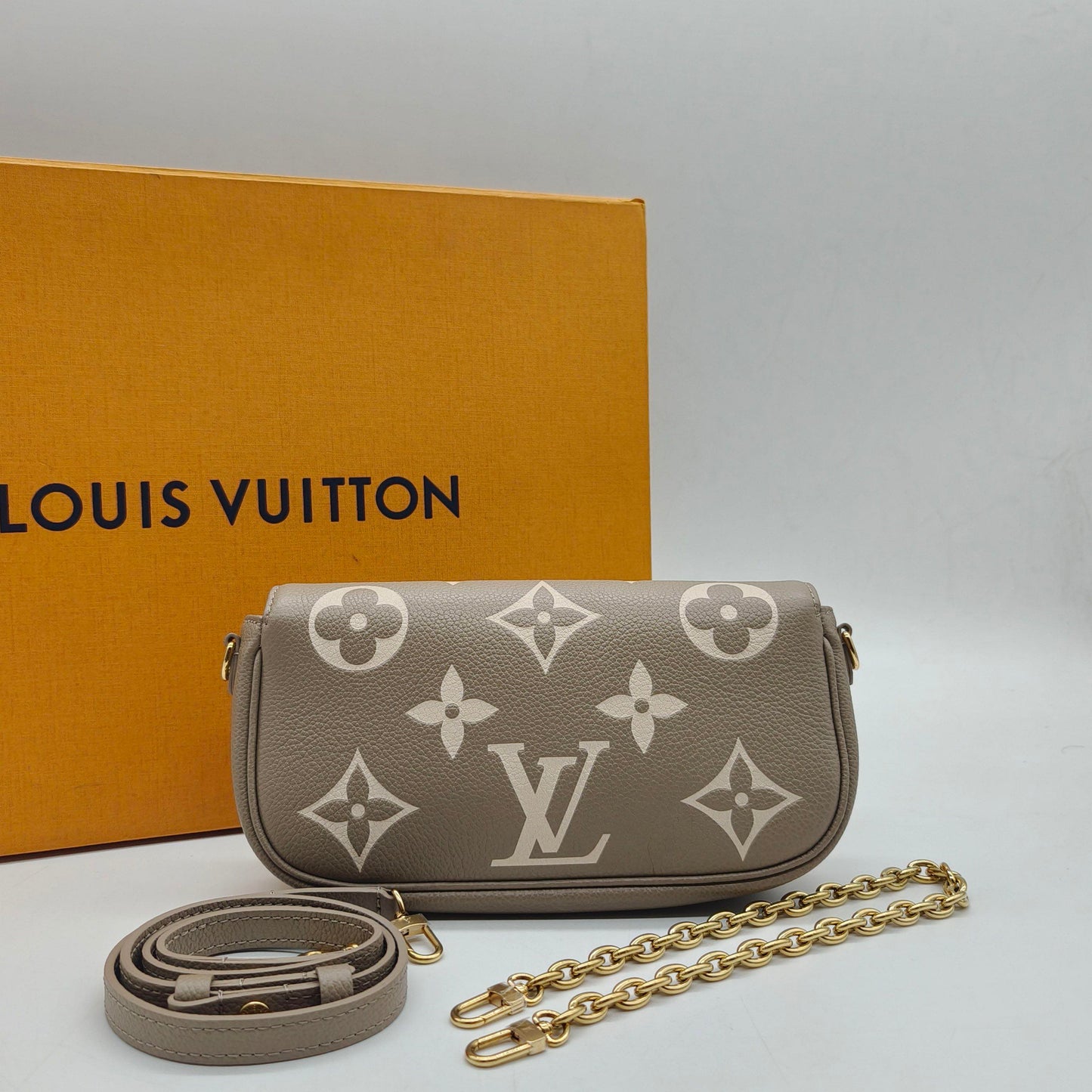 Louis Vuitton - Ivy Shoulder Bag - Embossed soft grained cowhide leather - Grey - (mini)