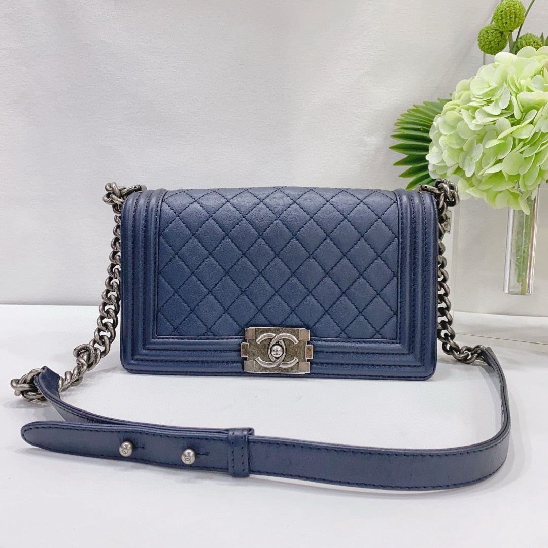 Chanel - Le Boy - Calfskin leather - Blue - (Medium)