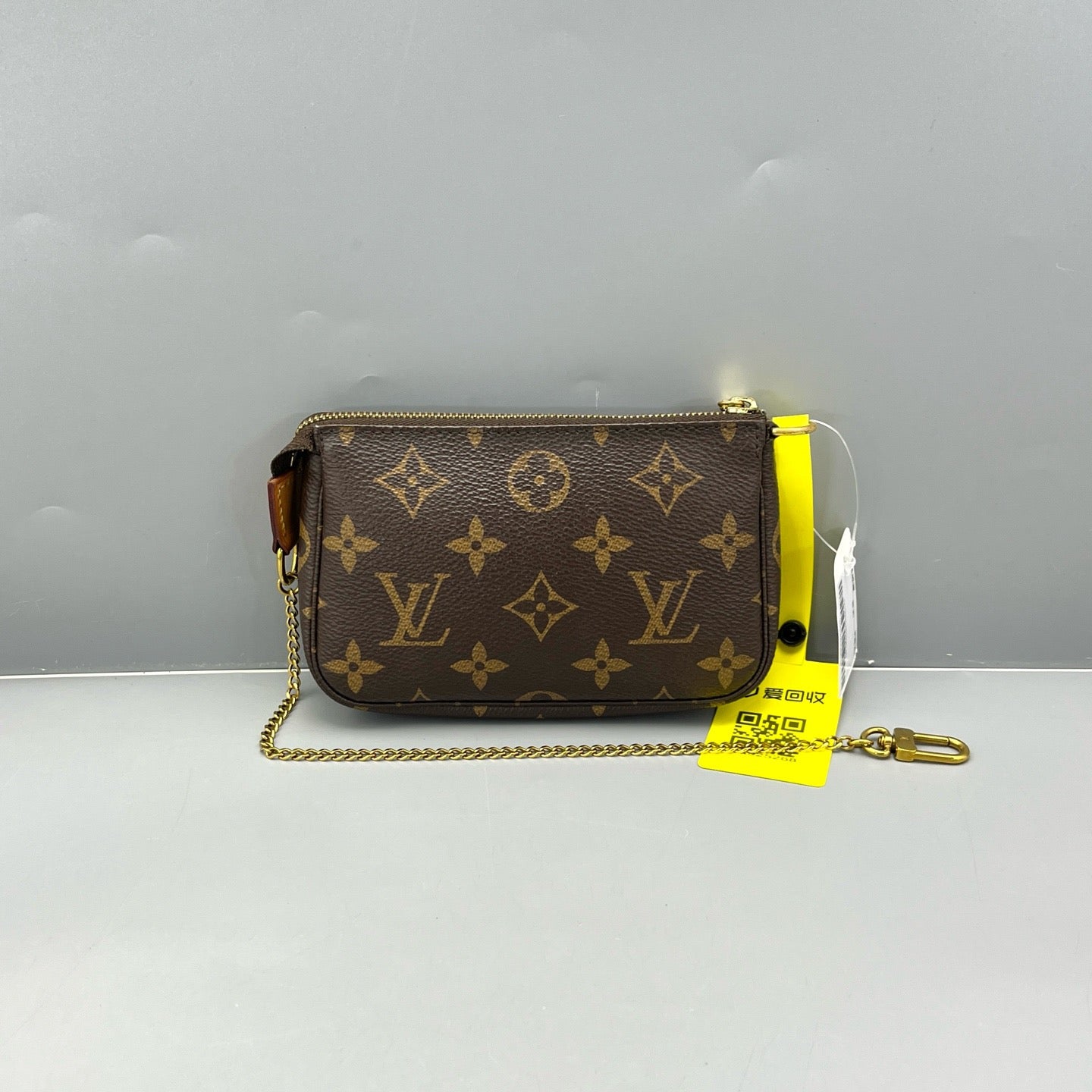 Louis Vuitton - Mini Pochette Accessoires - Monogram coated canvas with natural cowhide leather trim - Brown - (mini)