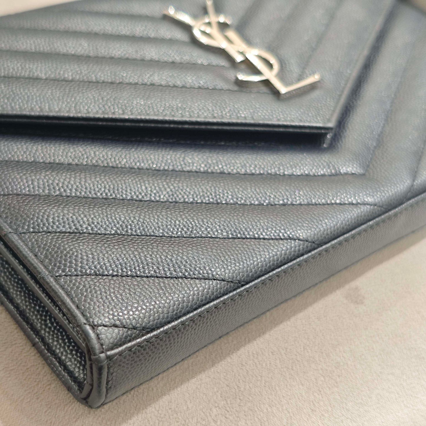Saint Laurent - Envelope Chain Wallet - Grained leather - Black - (Mini)