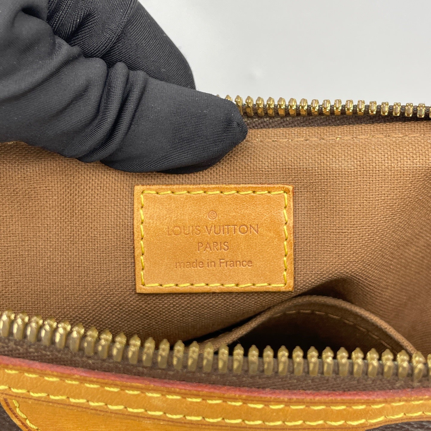 Louis Vuitton - Paramount - Monogram Canvas with Vachetta leather trim - Brown - (Small)