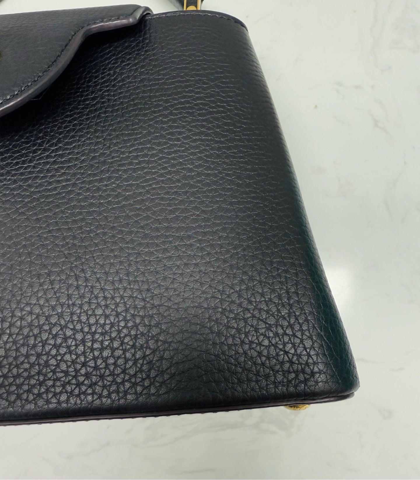 Louis Vuitton - Capucines BB - Grained Cowhide Leather - Black with Gold-Tone Hardware - (Small)
