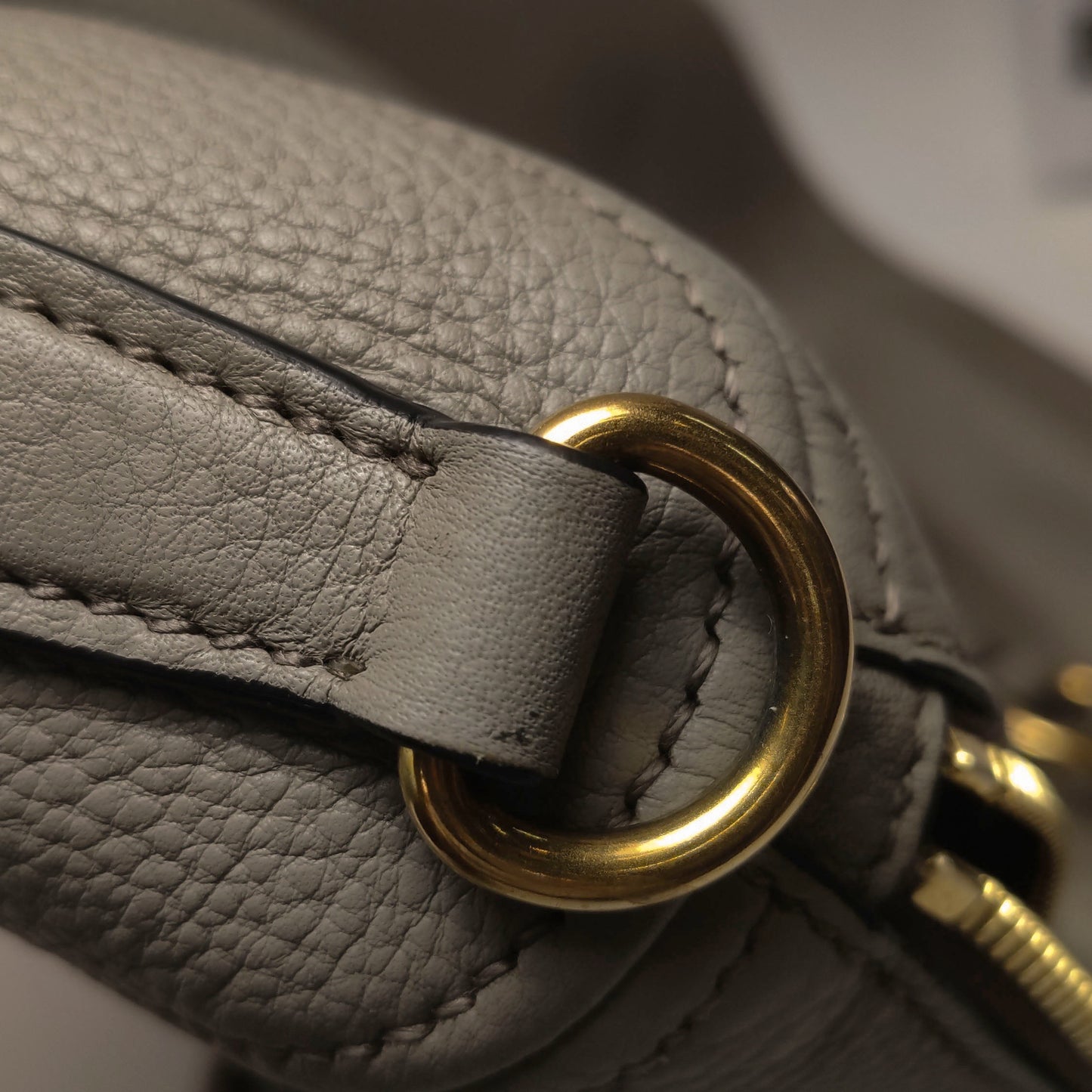 Prada - Vitello Daino Top Handle Bag - Pebbled cowhide leather - Grey - (Large)