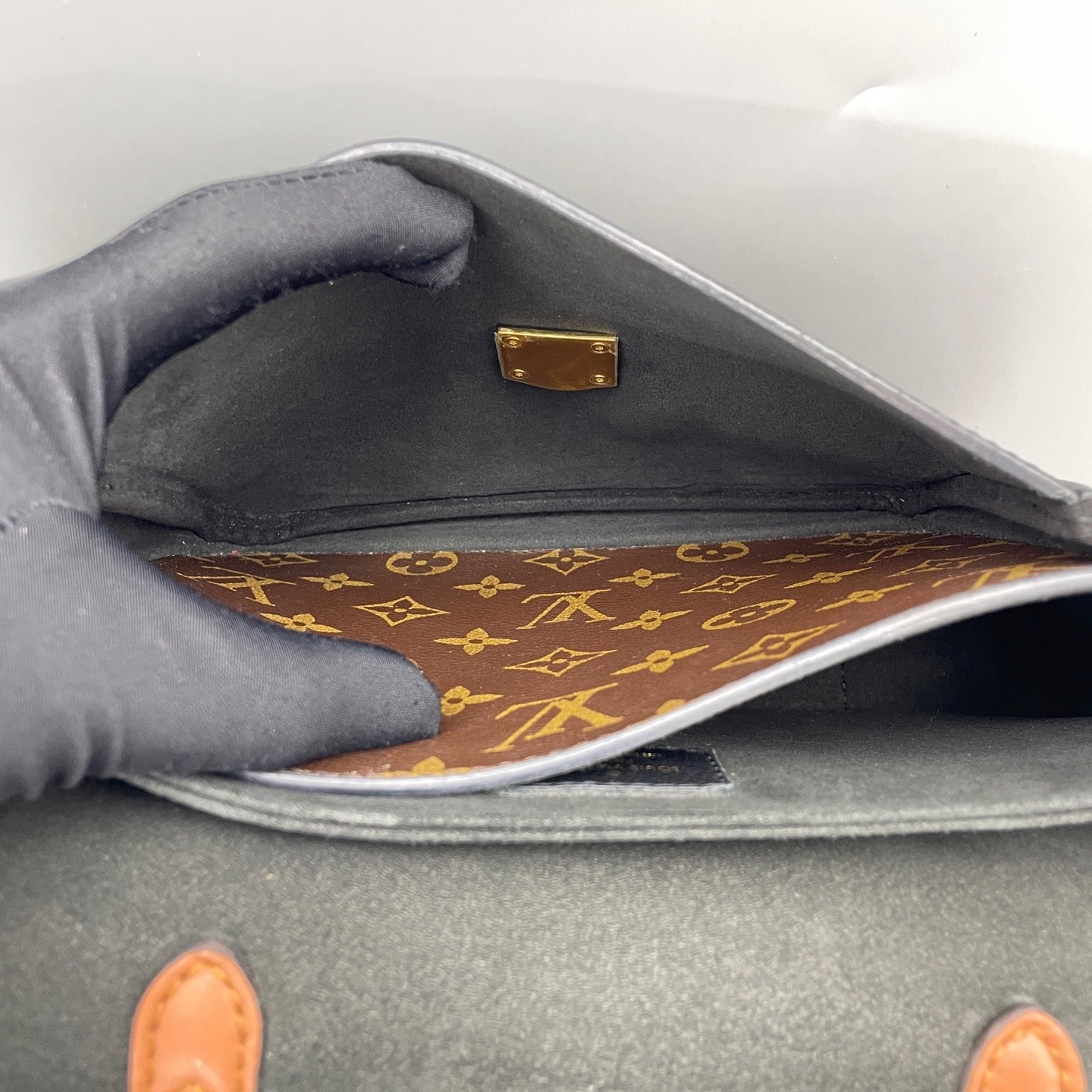 Louis Vuitton - Lock Messenger Bag - Monogram canvas and grained leather - Brown and Black - (medium)