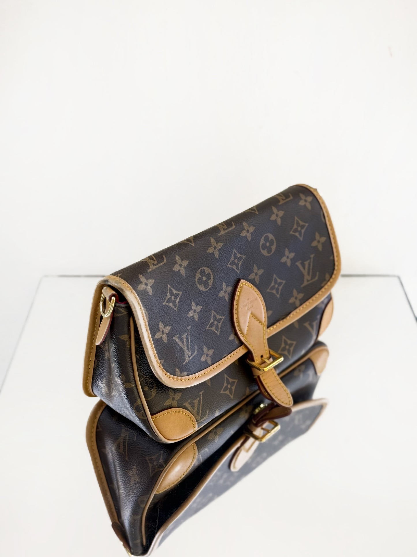 Louis Vuitton - Dione Baguette - Monogram coated canvas with Vachetta leather trim - Brown - (medium)
