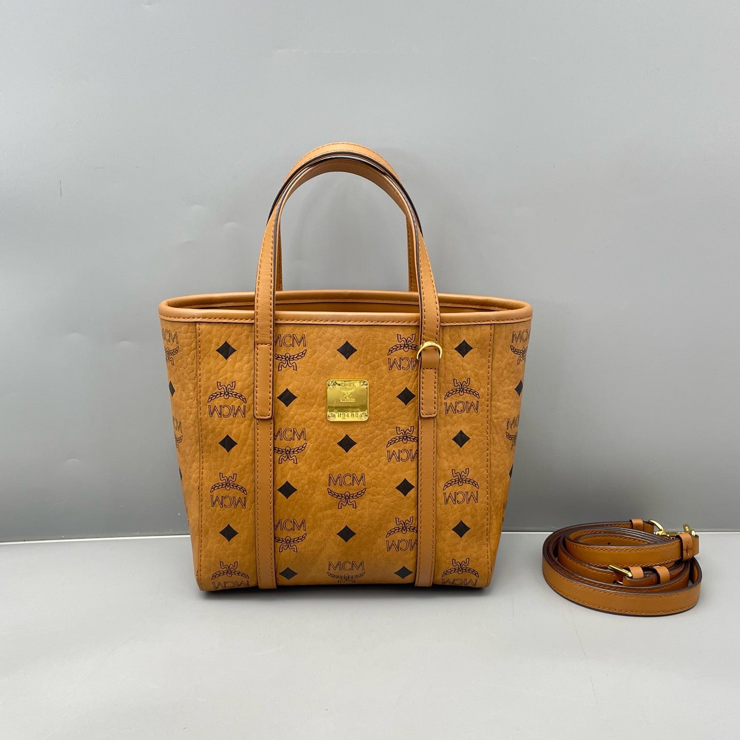 MCM - Mini Basket Tote - Visetos coated canvas with leather trim - Cognac - (mini)