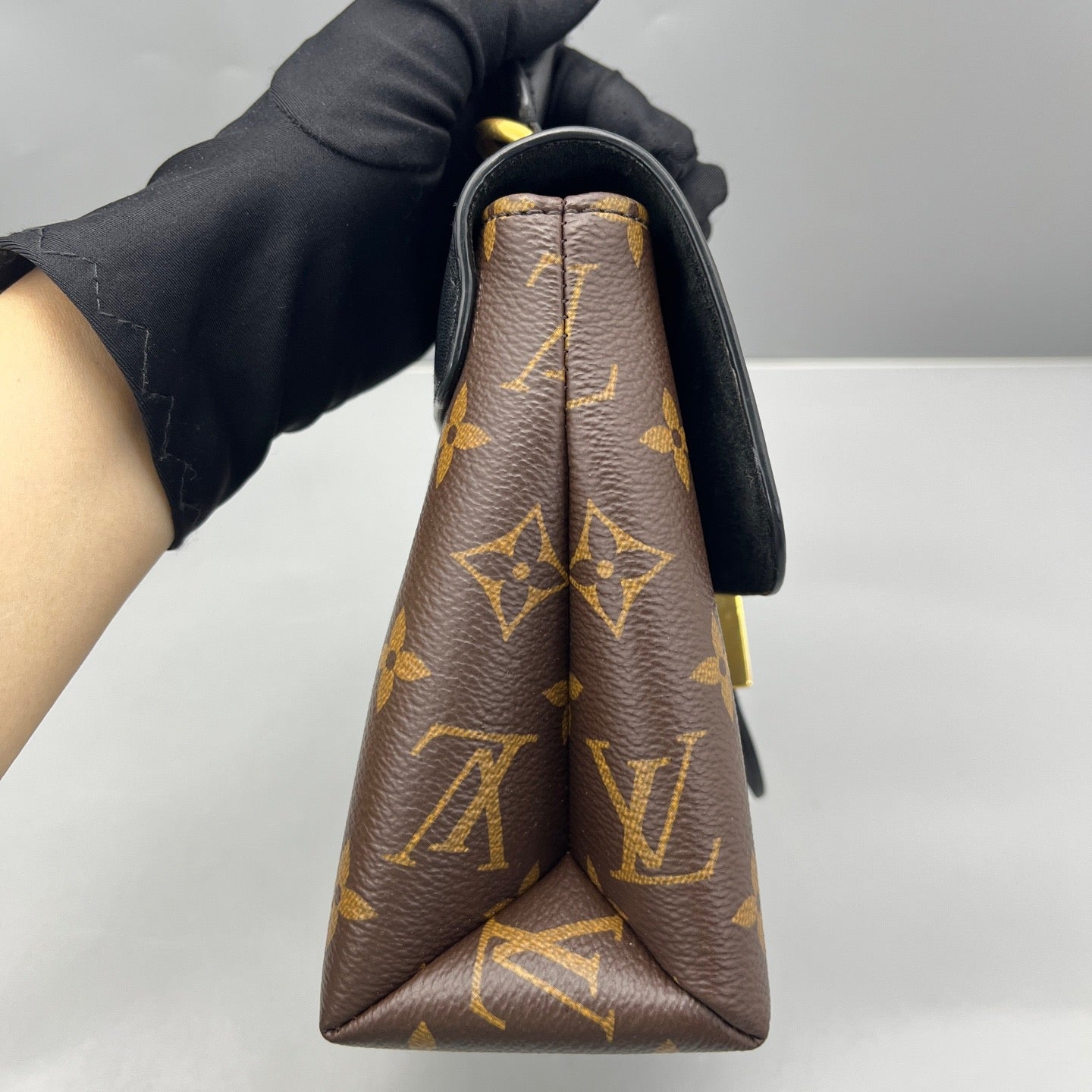 Louis Vuitton - Locky BB - Monogram coated canvas with black cowhide leather trim - Monogram Brown and Black - (Mini)