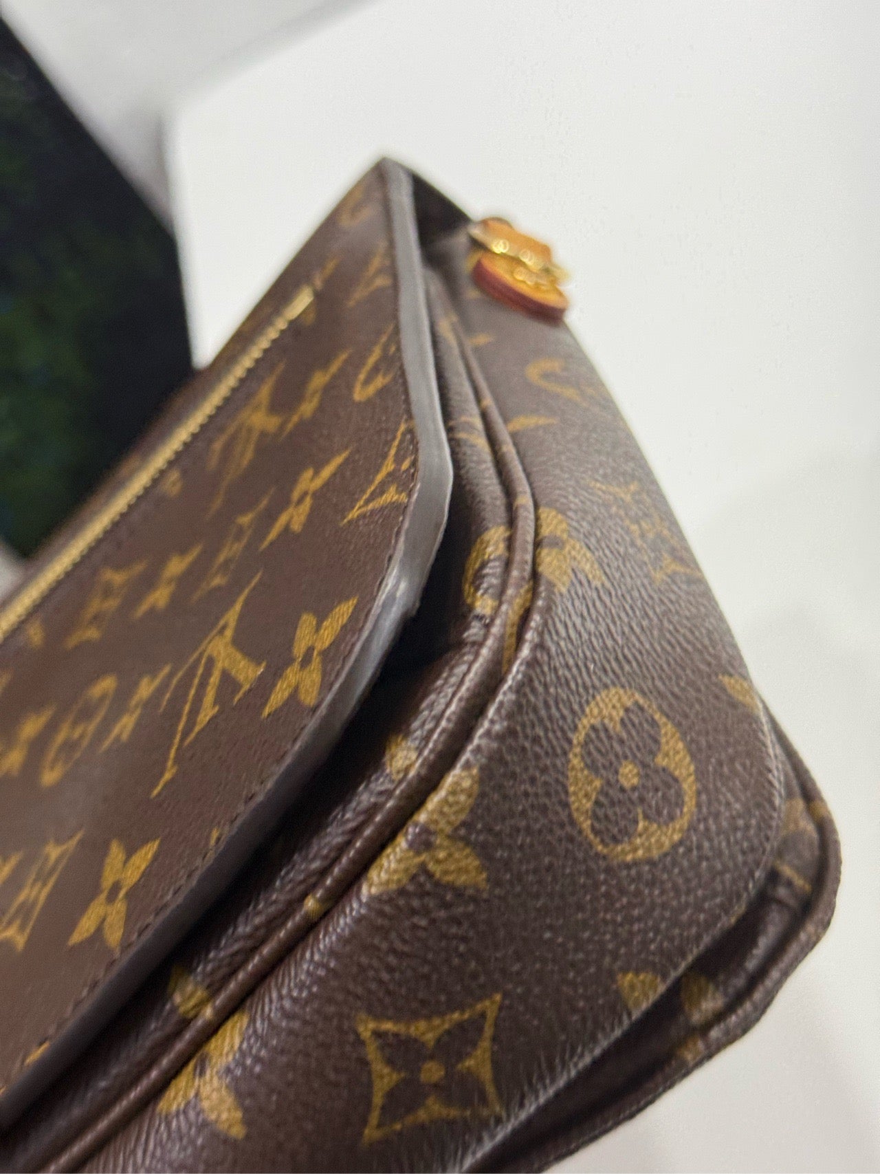 Louis Vuitton - Pochette Metis - Monogram coated canvas with natural cowhide leather trim - Brown - (medium)